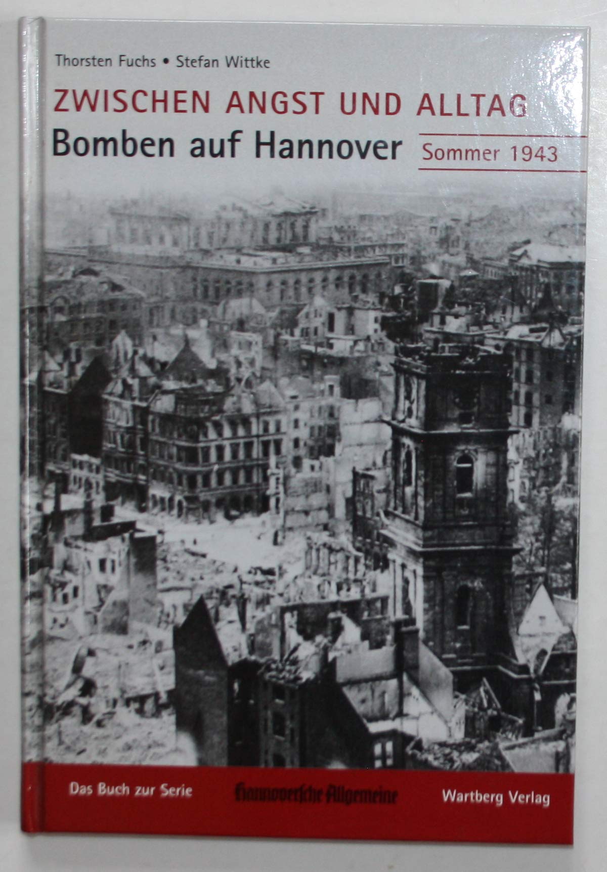 Zwischen Angst und Alltag - Bomben auf Hannover - Sommer 1943: Das Buch zur Serie in der Hannoverschen Allgemeine Politics & History