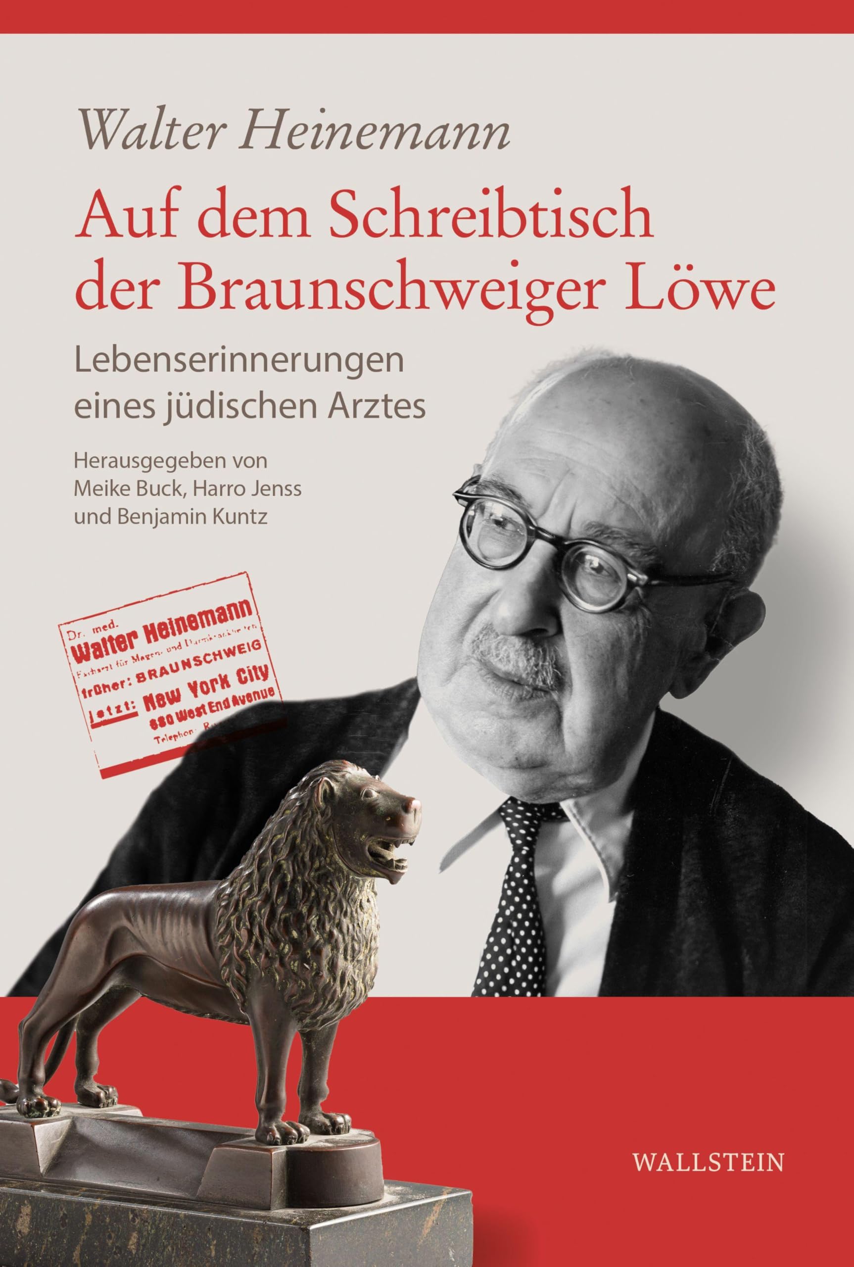 Auf dem Schreibtisch der Braunschweiger Löwe Medicine