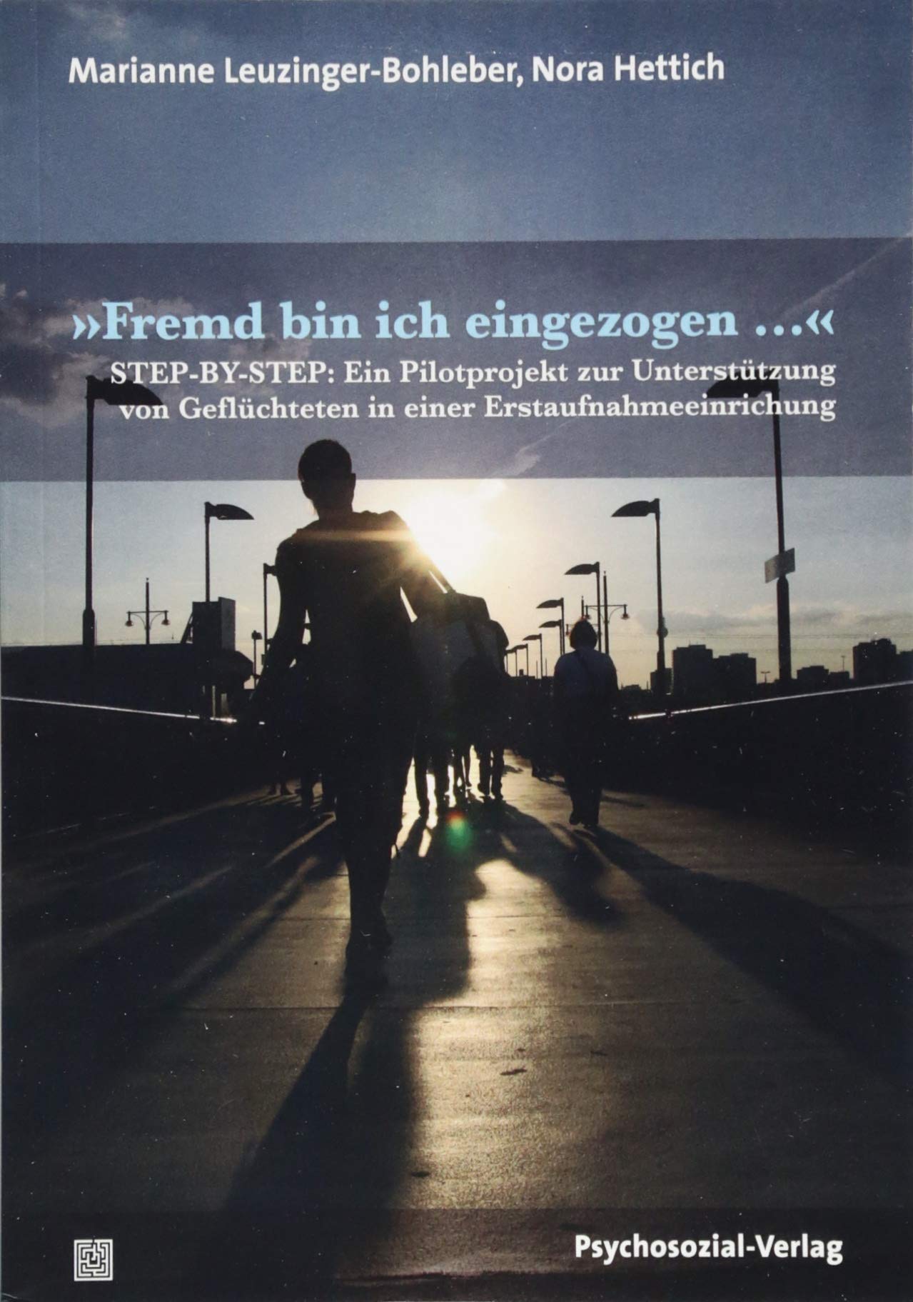 »Fremd bin ich eingezogen …«: STEP-BY-STEP: Ein Pilotprojekt zur Unterstützung von Geflüchteten in einer Erstaufnahmeeinrichung (Therapie & Beratung) Books