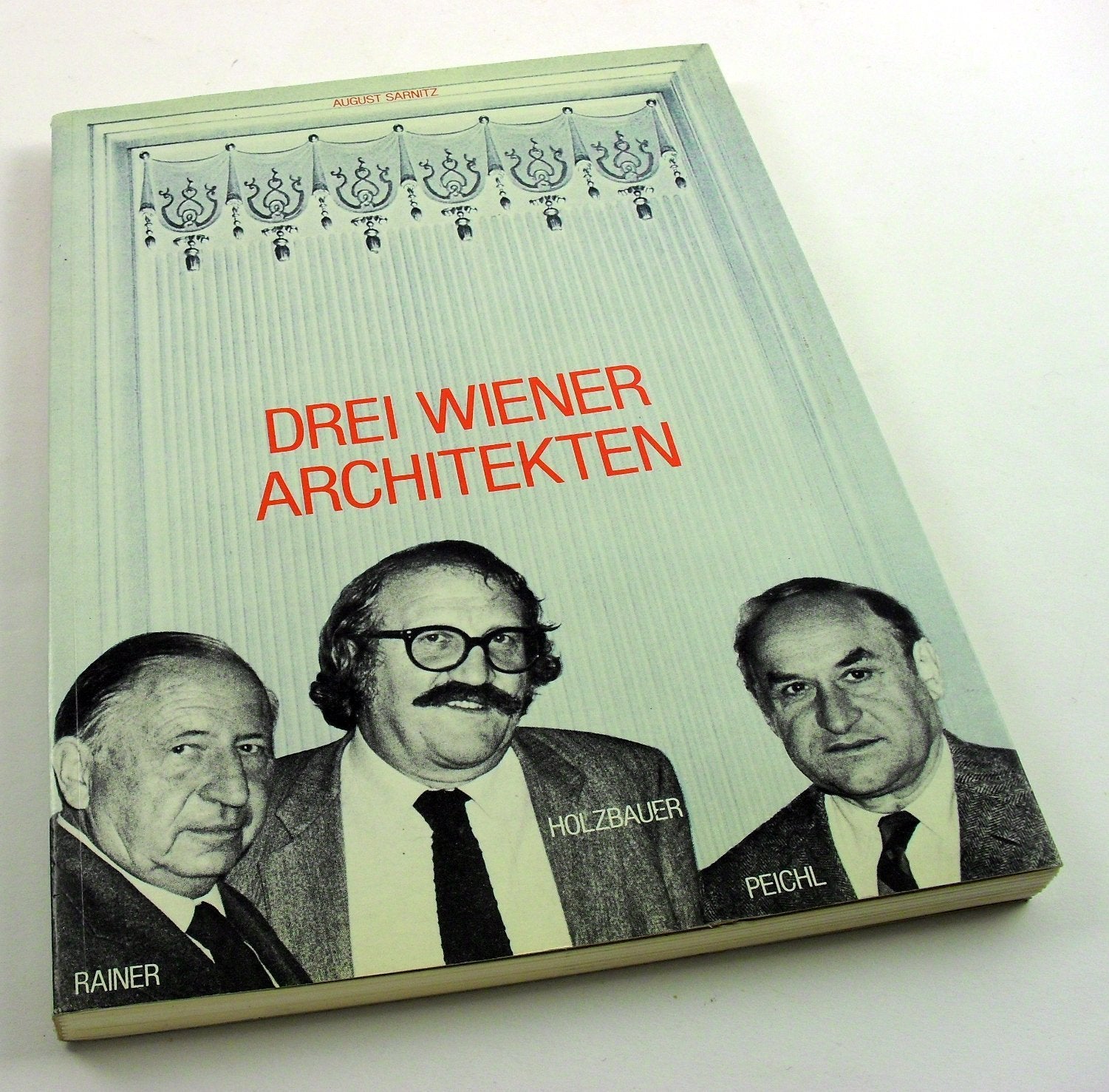 Drei Wiener Architekten, Holzbauer, Peichl, Rainer: Ausstellungskatalog (Wanderausstellung). Tsxt dtsch.-engl. Architecture