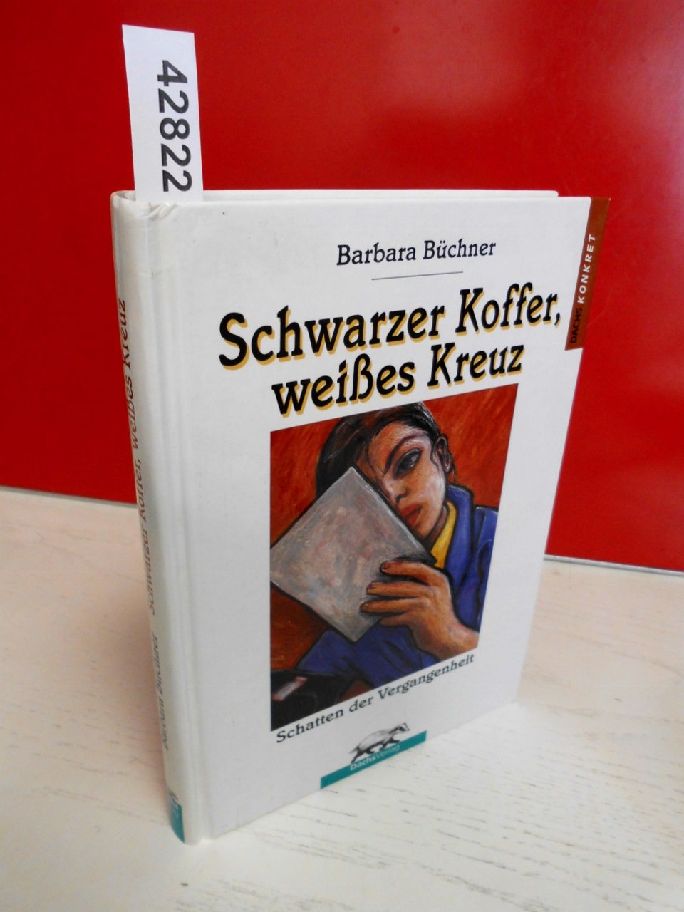Schwarzer Koffer, weisses Kreuz. Schatten der Vergangenheit. ( Ab 12 J.) Books