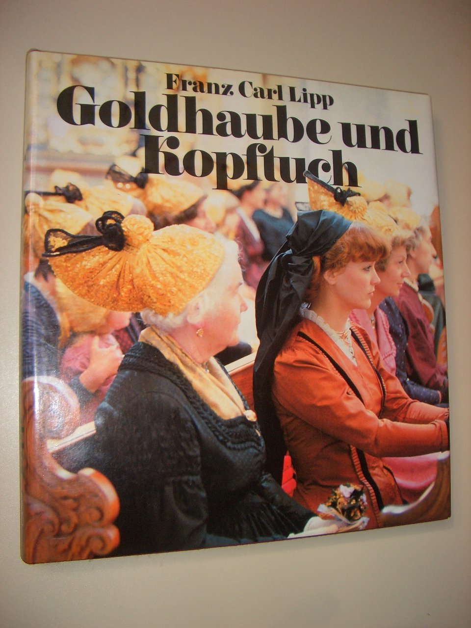 goldhaube_und_kopftuch-zur_geschichte_und_volkskunde_der_osterreichischen book