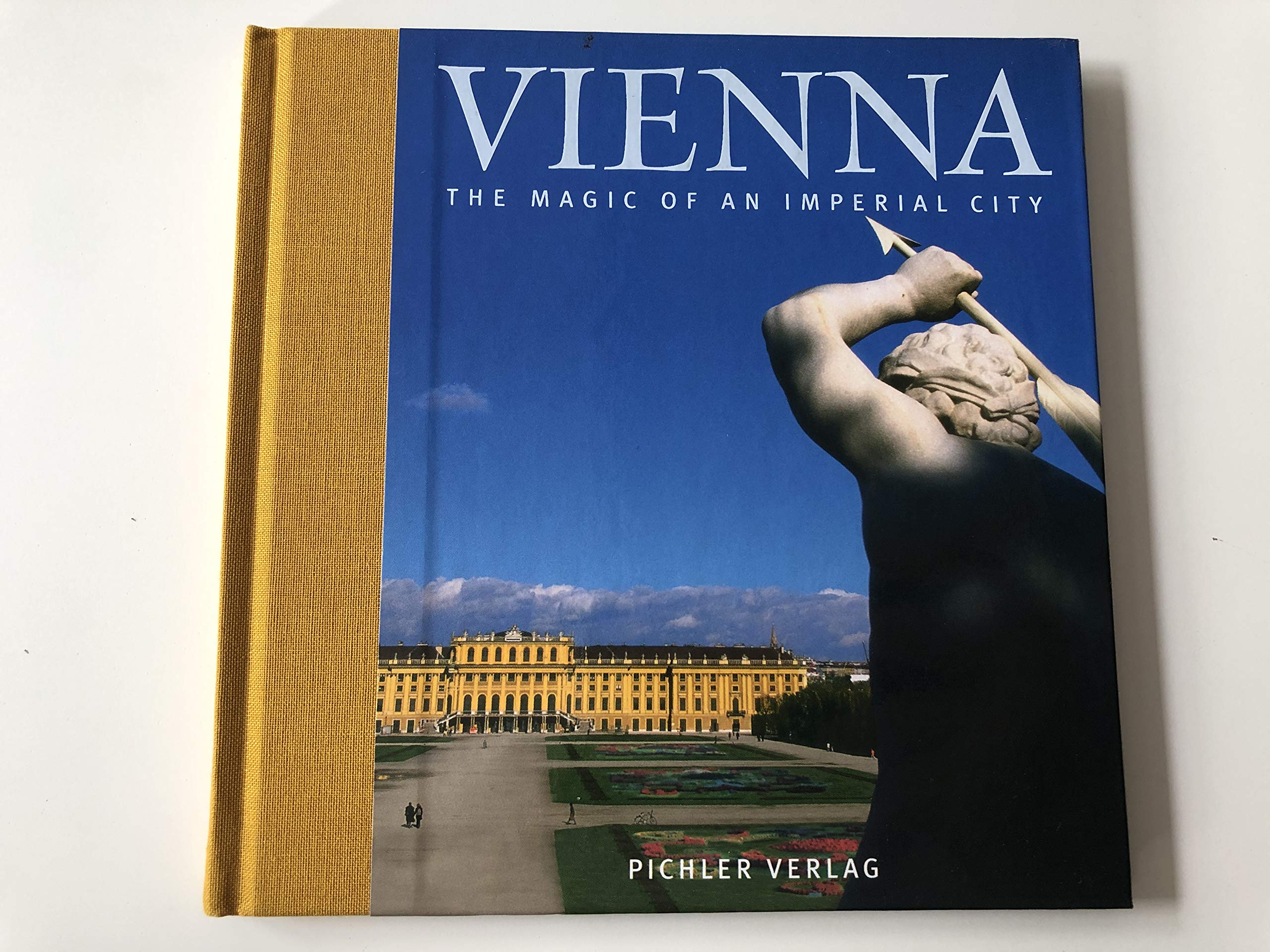 Wien. Englische Ausgabe: Zauber einer Traumstadt Travel