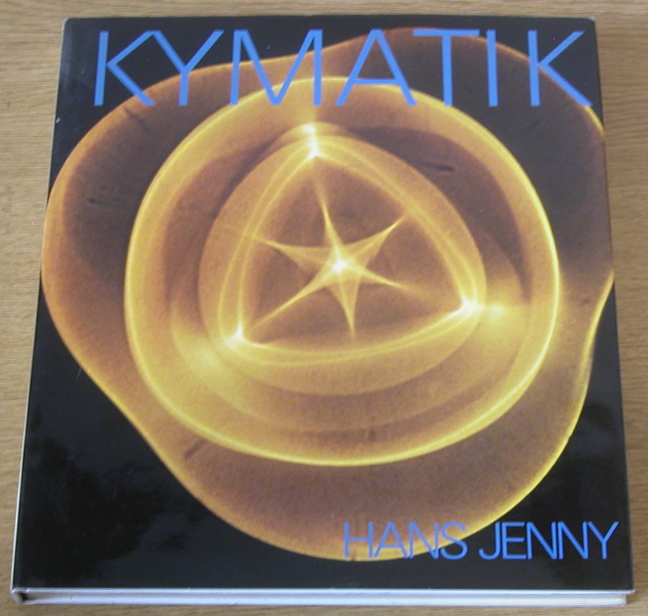 Kymatk -Wellen und ihre Schwingungen mit ihrer Struktur und Dynamik / Cymatics - The structure and dynamics of waves and vibrations Books