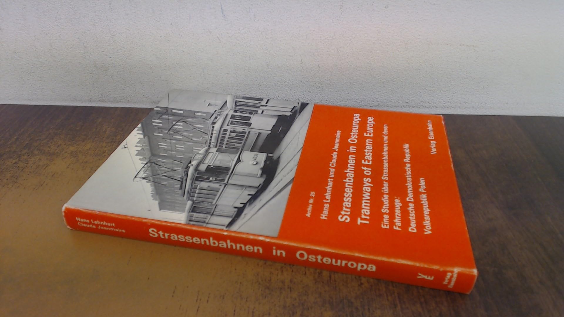 Straßenbahnen in Osteuropa: Eine Studie über Straßenbahnen u. d. Fahrzeuge: Dtsch. Demokrat. Republik u. Volksrepublik Polen (Archiv, Nr.25). Text Dtsch.-Engl. Books