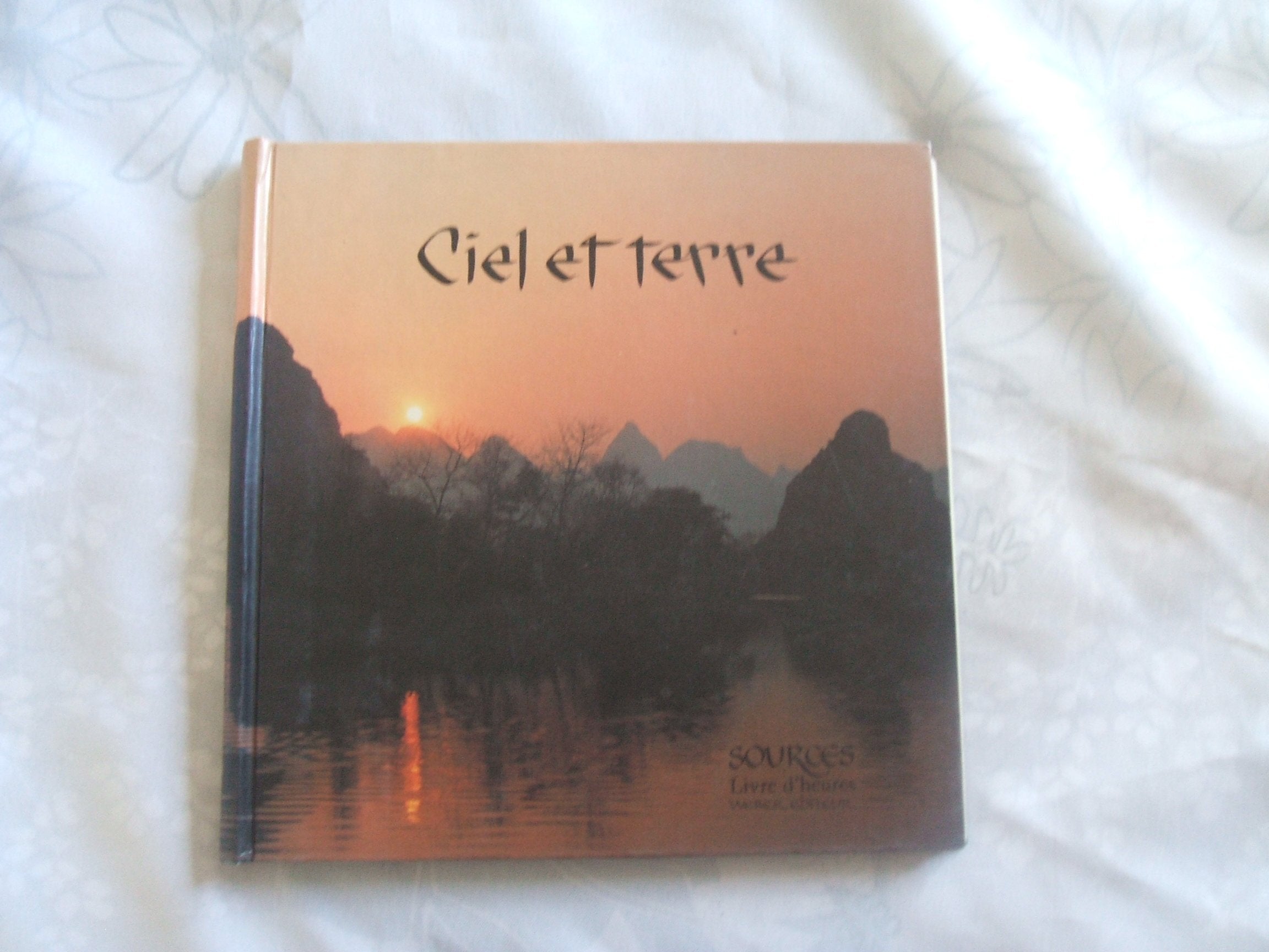 Ciel et terre (livre d'heure) book