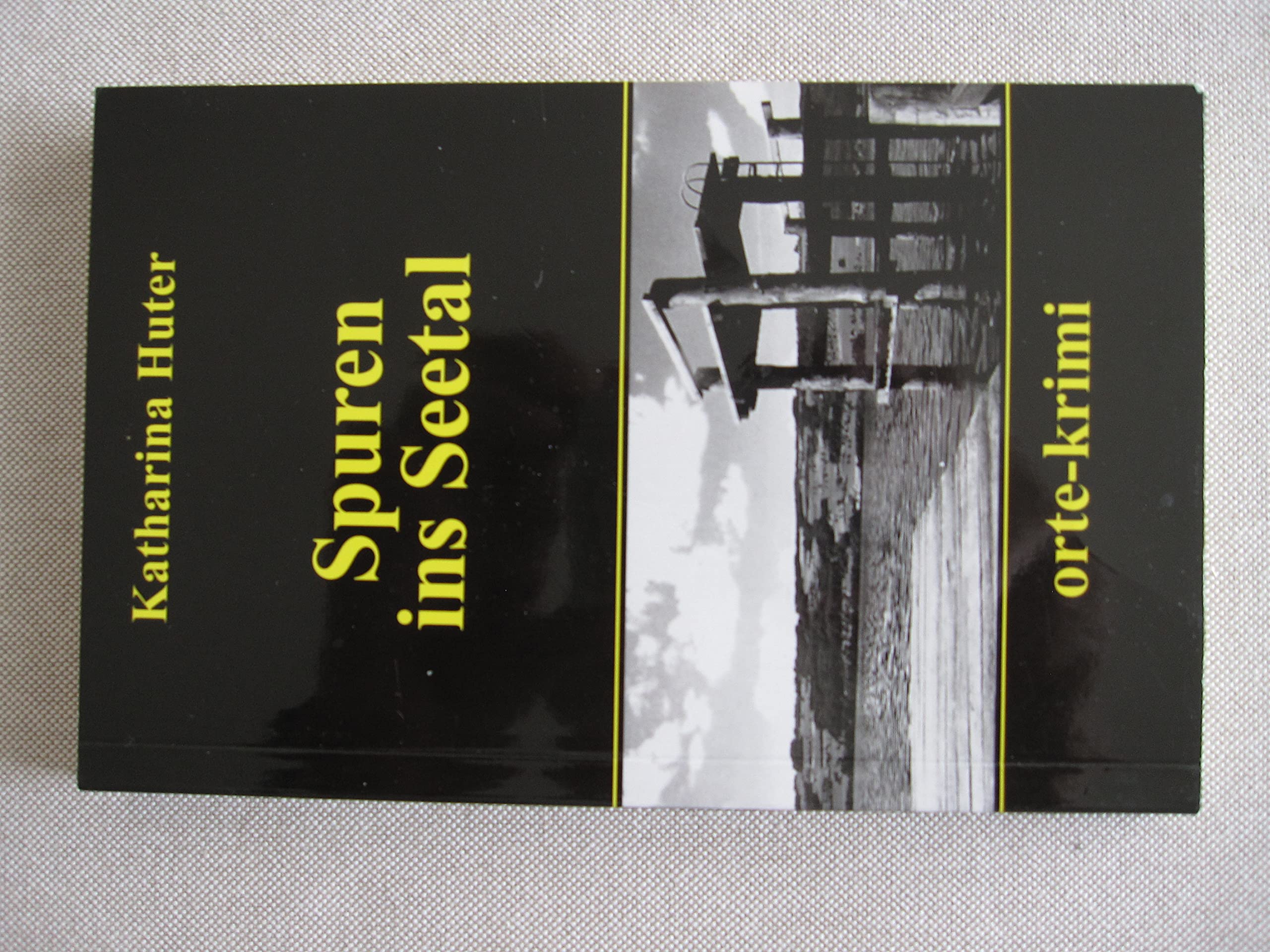 Spuren ins Seetal: Kriminalroman (Orte-Krimi) Contemporary literature