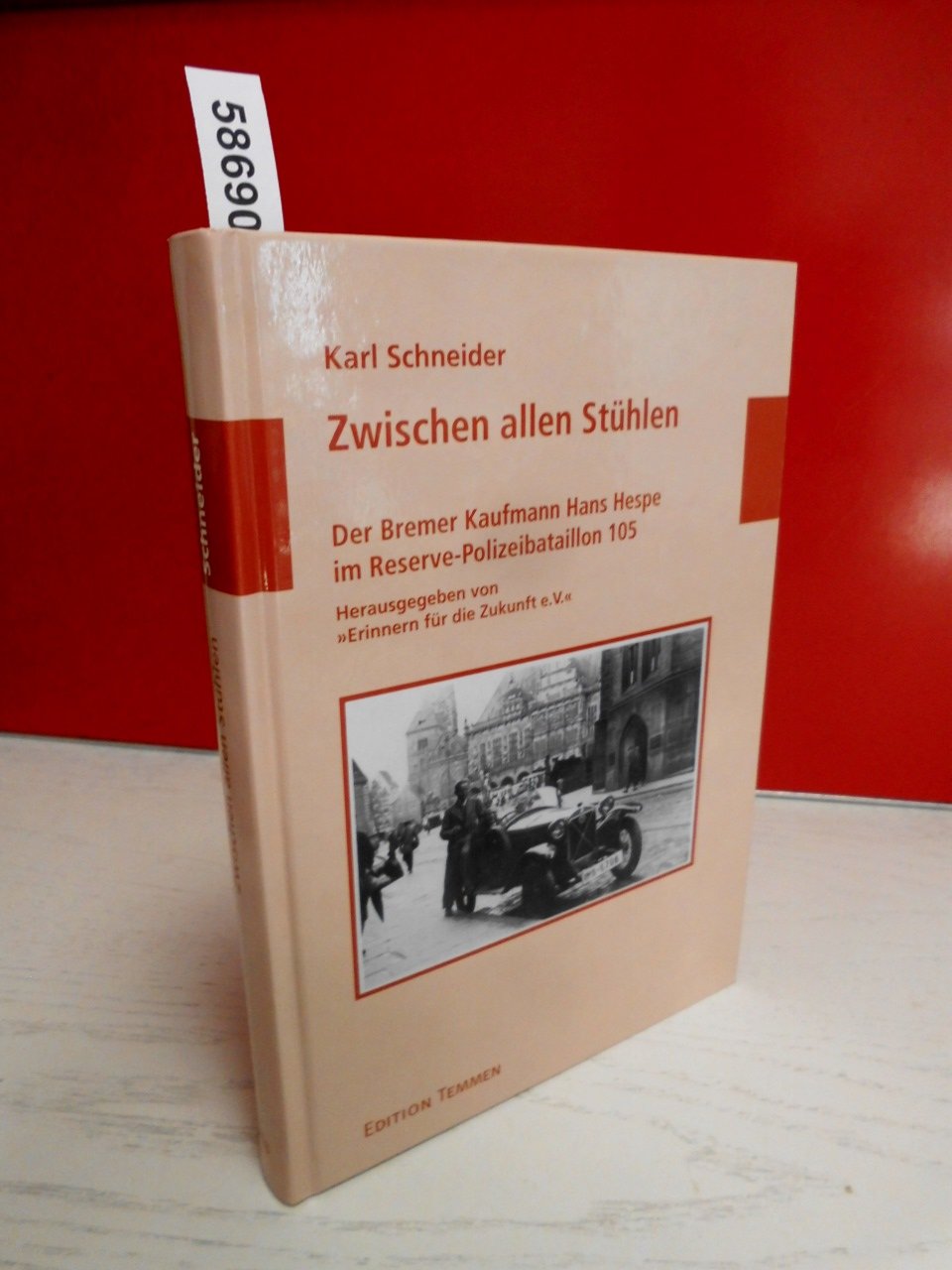 Zwischen allen Stühlen Politics & Society