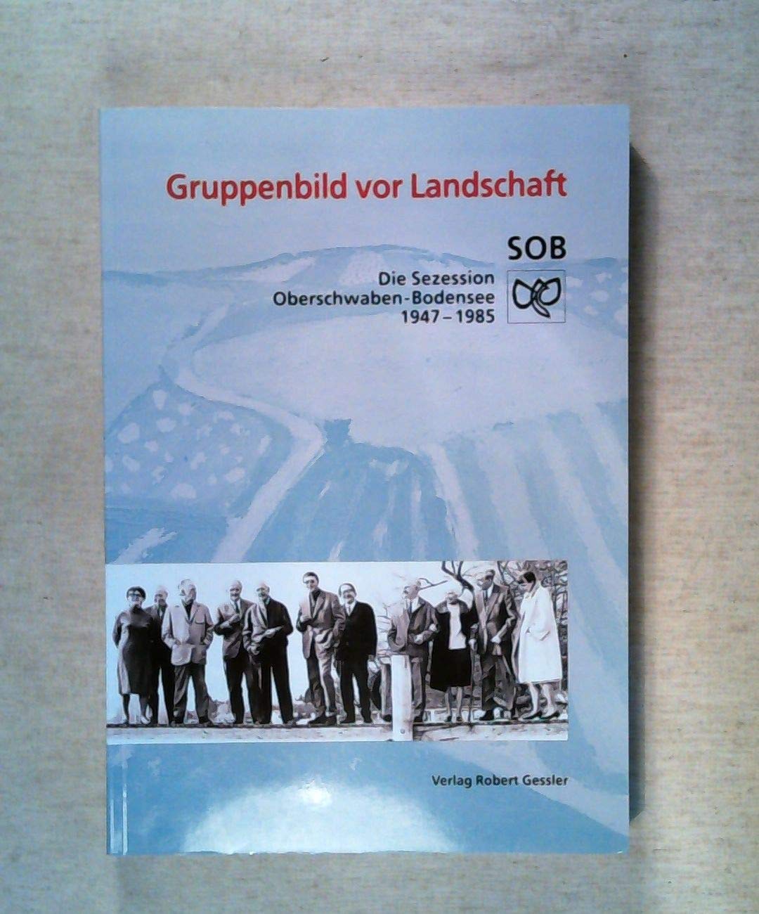 Gruppenbild vor Landschaft. SOB - Sezession Oberschwaben Bodensee 1947-1997 Film, Art & Culture