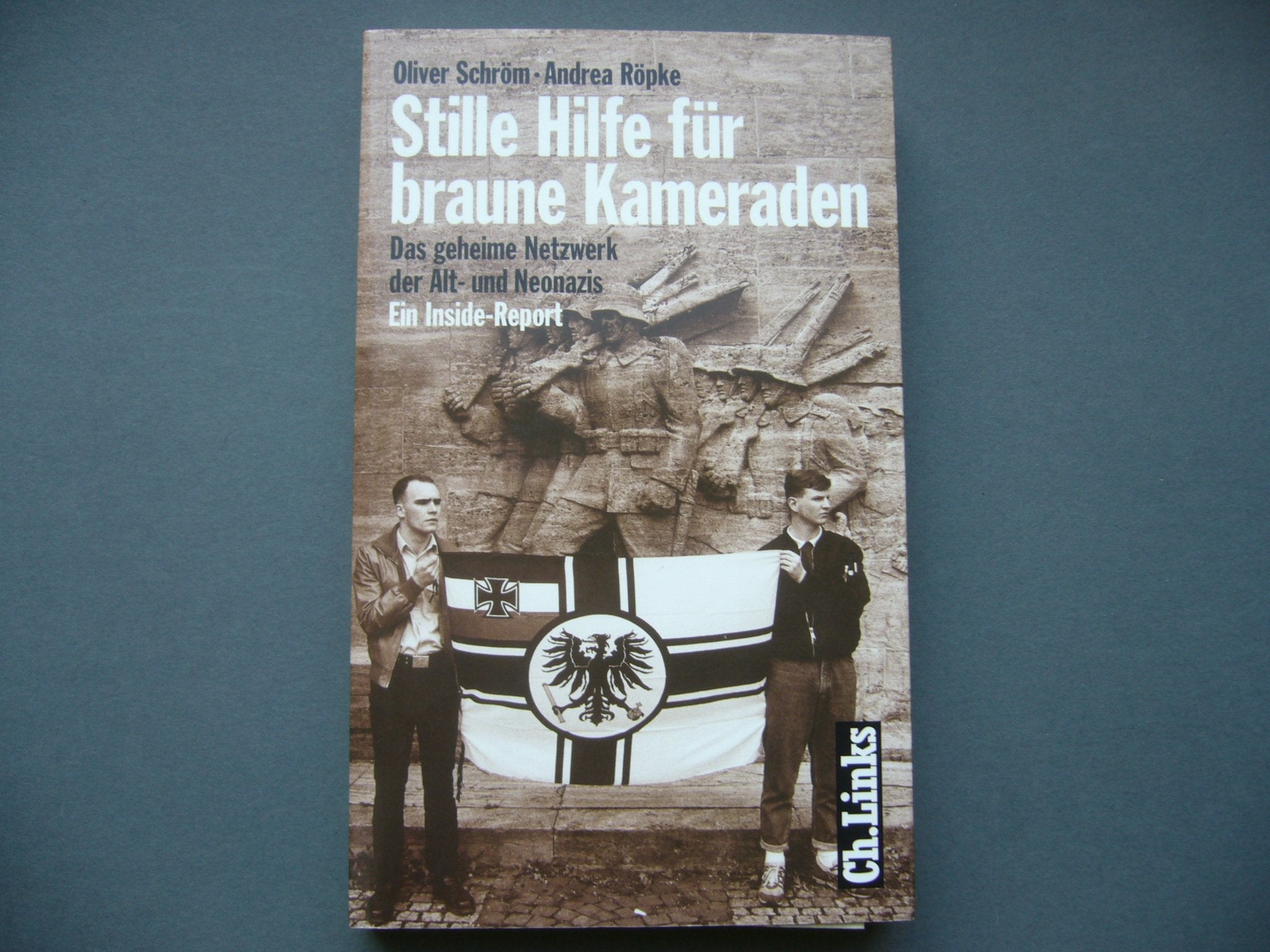 Stille Hilfe für braune Kameraden: Das geheime Netzwerk der Alt- und Neonazis Politics & History