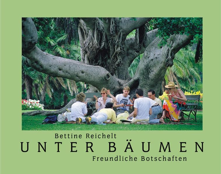 Unter Bäumen: Freundliche Botschaften Living & Furnishing