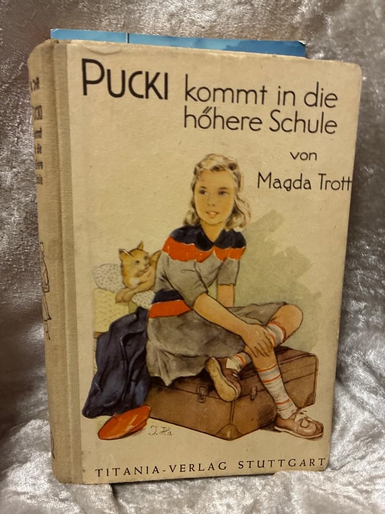 Pucki kommt in die höhere Schule Novels & Short Stories