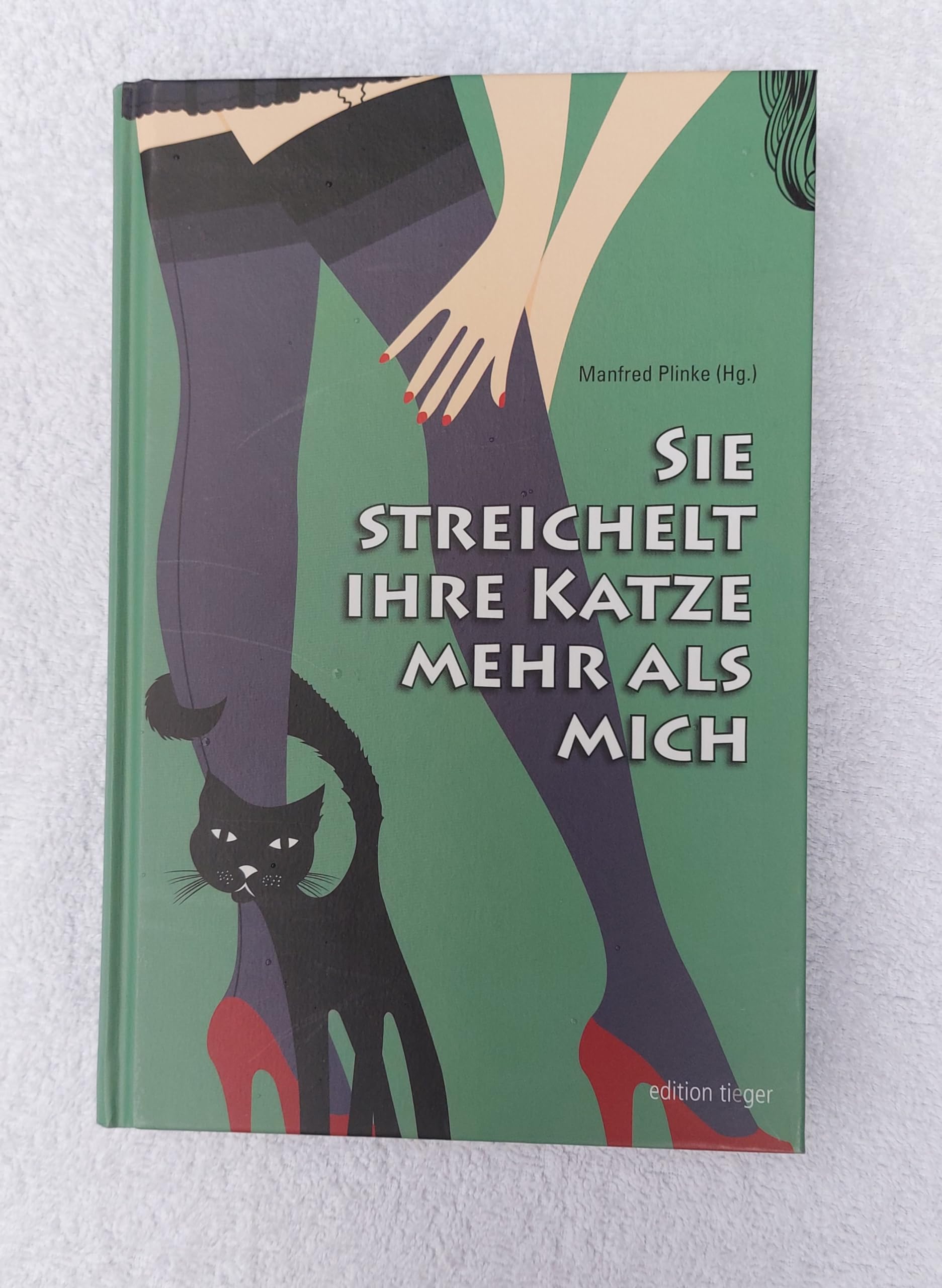 Sie streichelt ihre Katze mehr als mich! Fiction
