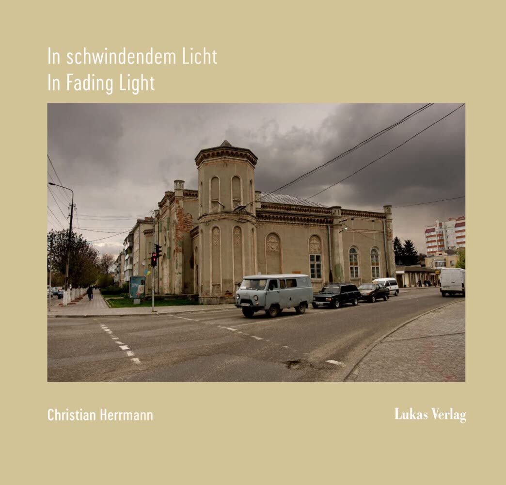 In schwindendem Licht | In Fading Light: Spuren jüdischen Lebens im Osten Europas | Traces of Jewish Life in the East of Europe Religion & Esotericism