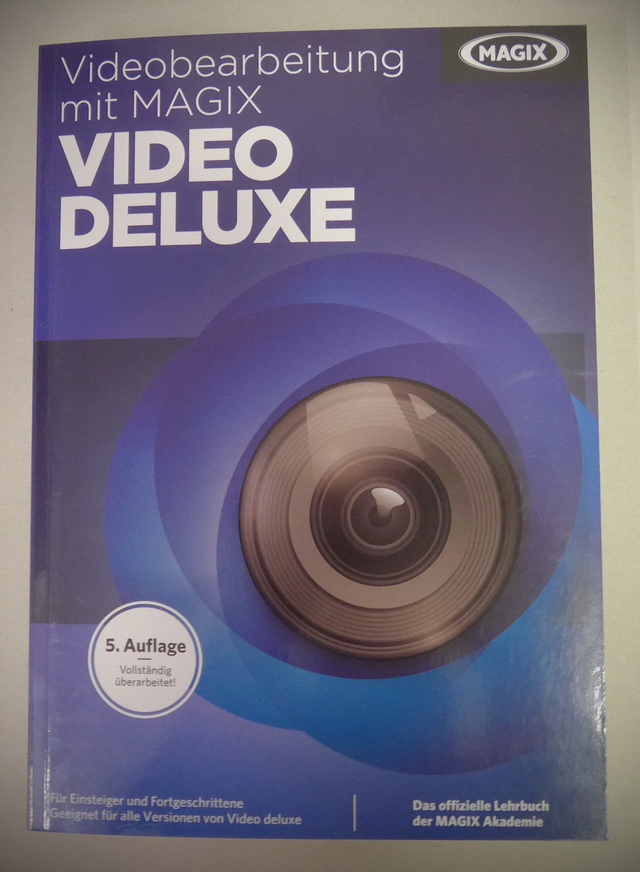 Videobearbeitung mit MAGIX Video deluxe: Für Einsteiger und Fortgeschrittene. Für alle Versionen: Classic, Plus und Premium. Das offizielle Lehrbuch der MAGIX Akademie Computer Science