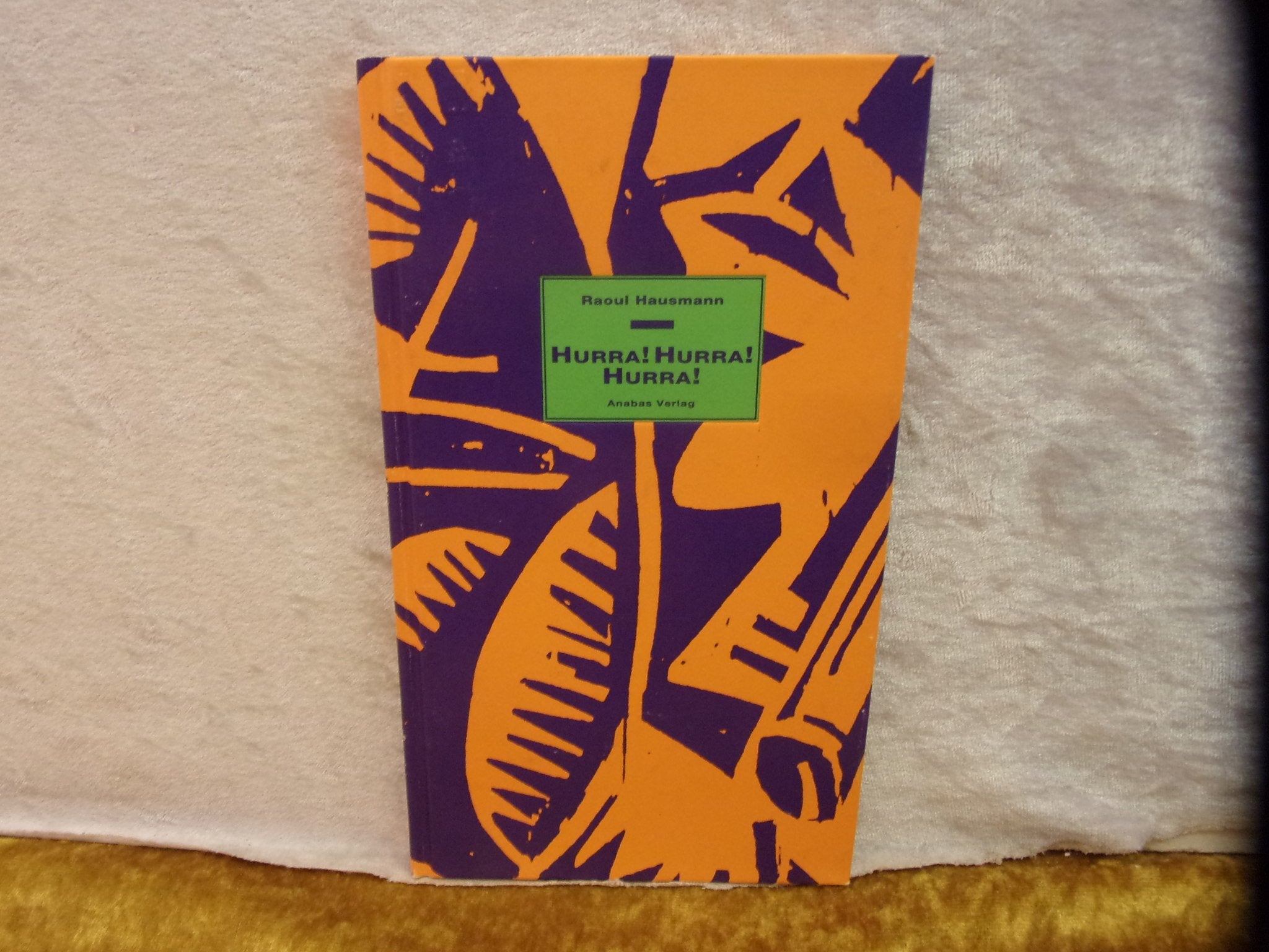 Hurra! Hurra! Hurra!: 12 politische Satiren Contemporary literature Books