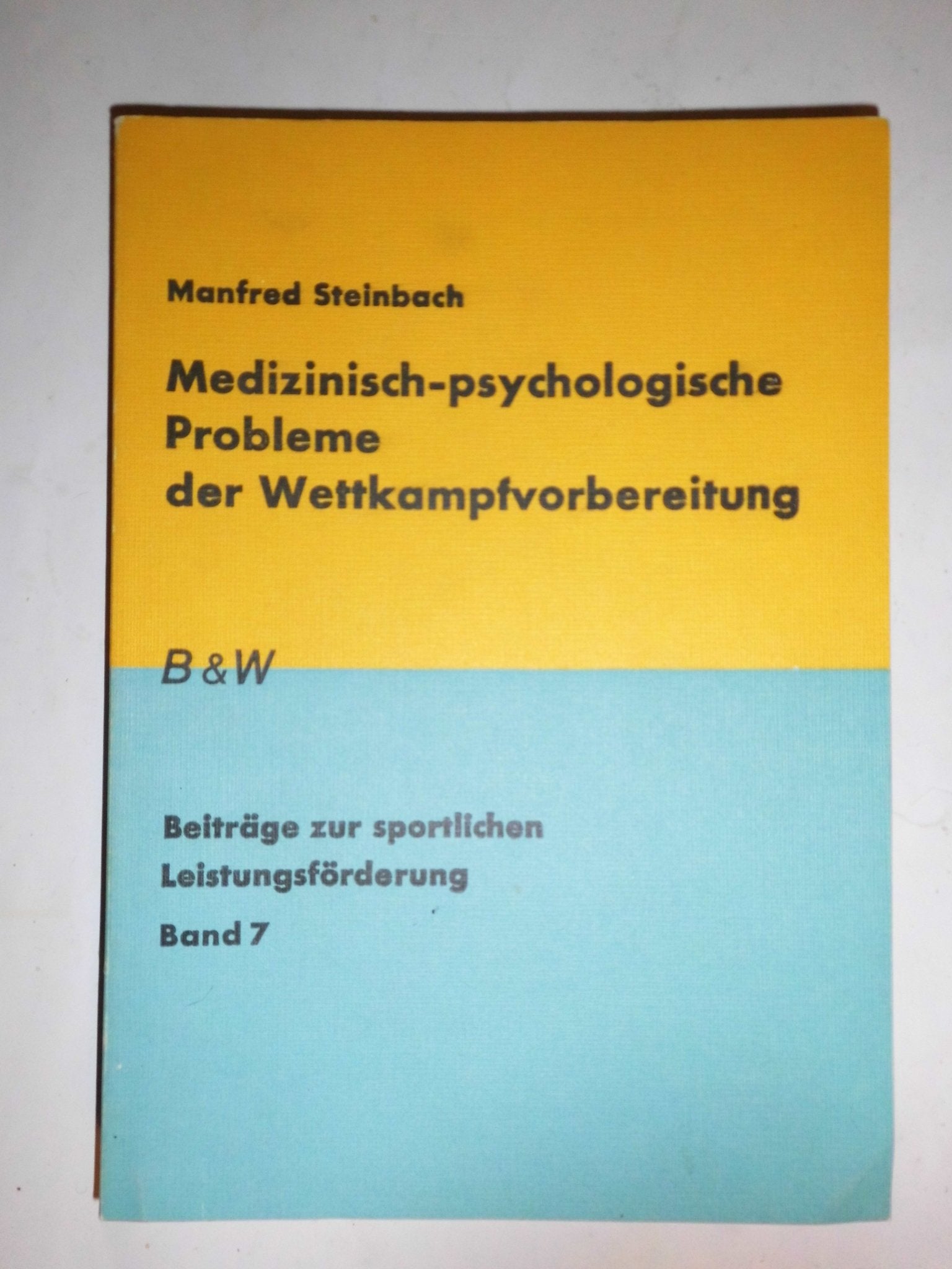 Medizinisch-psychologische Probleme der Wettkampfvorbereitung. ( Beiträge zur sportlichen Leistungsförderung, 7.) Books