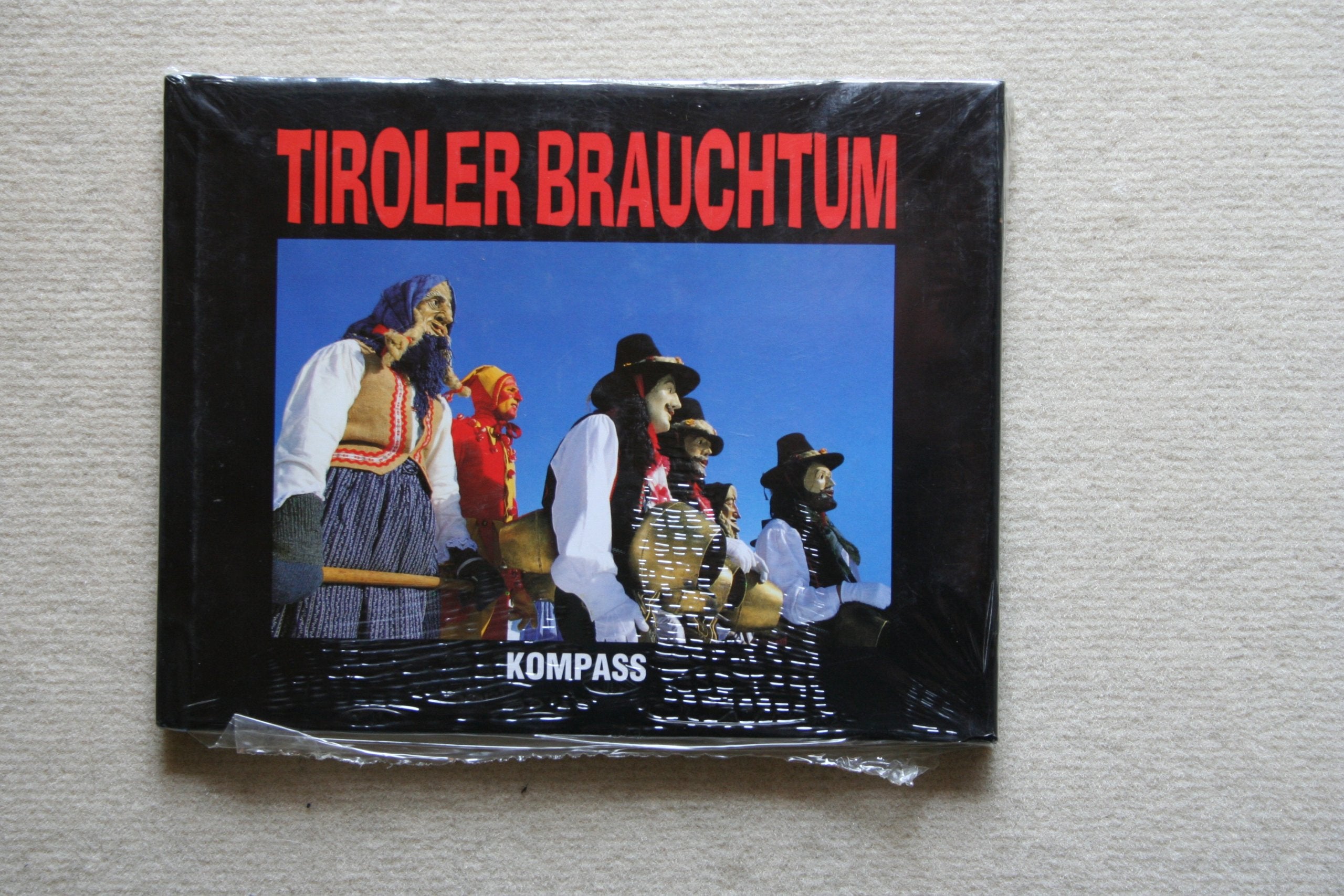 Tiroler Brauchtum rund ums Jahr (KOMPASS Bildband) General education Books