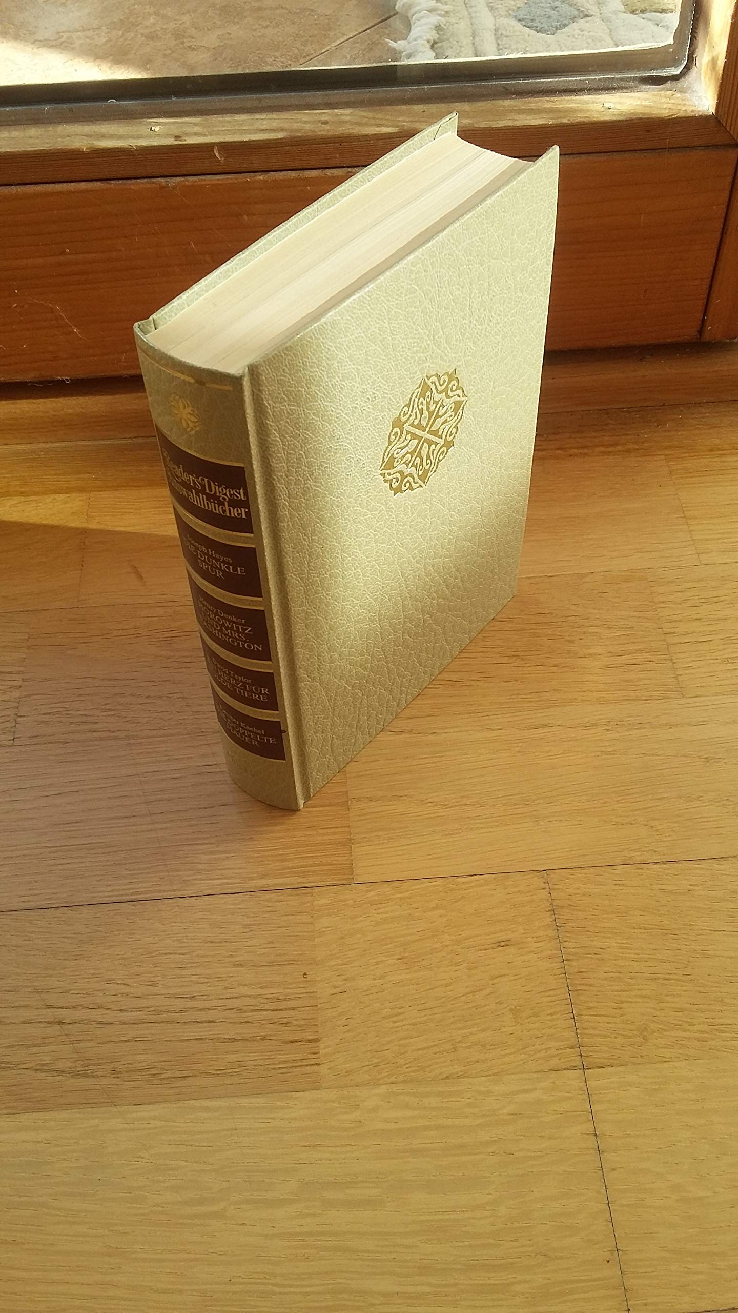 Die dunkle Spur. - Denker, Henry: Horowitz und Mrs. Washington. - Taylor, David: Ein Herz für wilde Tiere. - Knebel, Fletcher: Die doppelte Mauer (Reader's Digest Auswahlbücher) Books