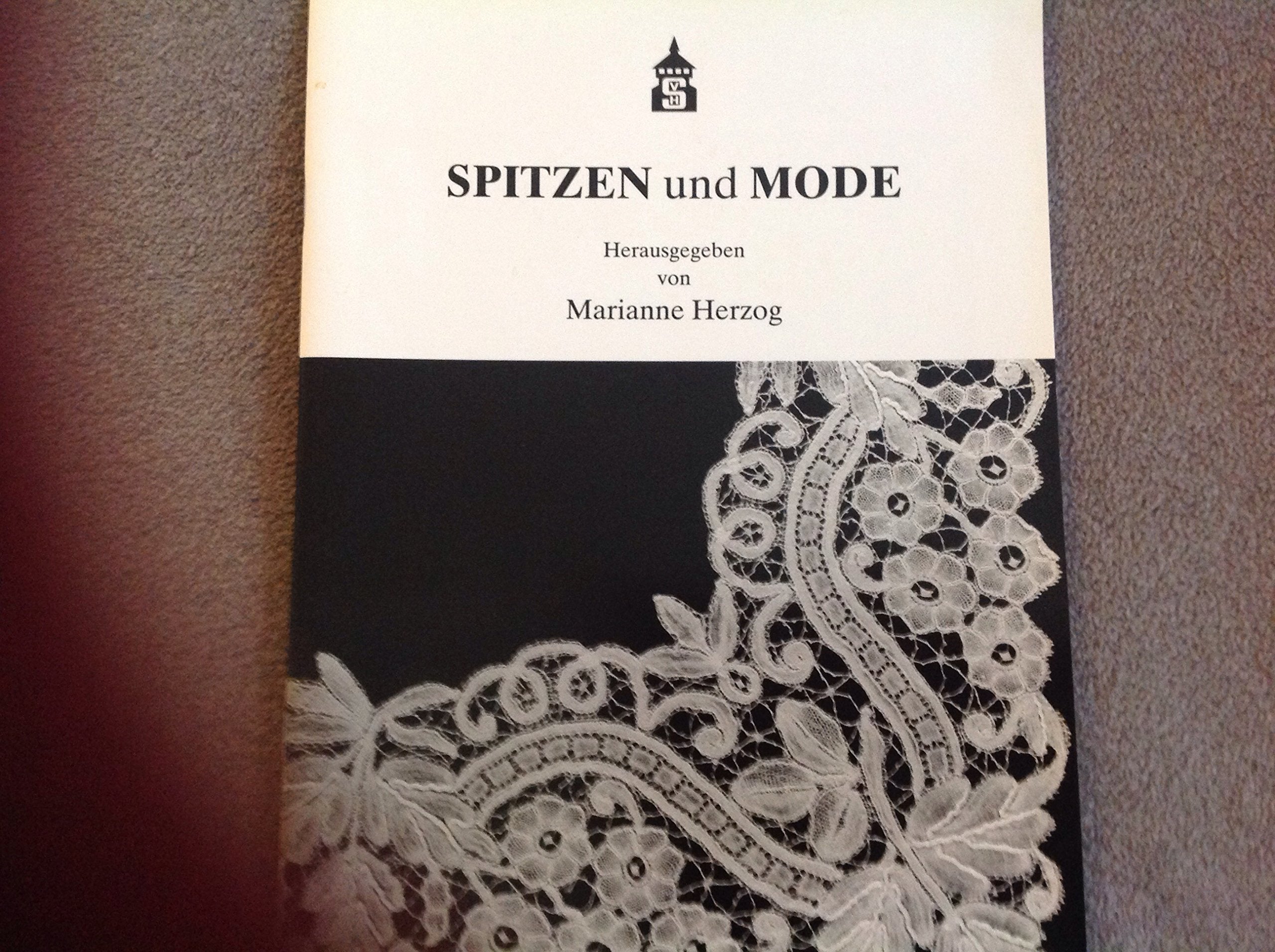 Spitzen und Mode: Beiträge zur Eröffnung und Begleitung der Ausstellung "Spitze Luxus zwischen Tradition und Avantgarde" im Museum für Kunst und Kulturgeschichte der Stadt Dortmund Hobbies & Crafts