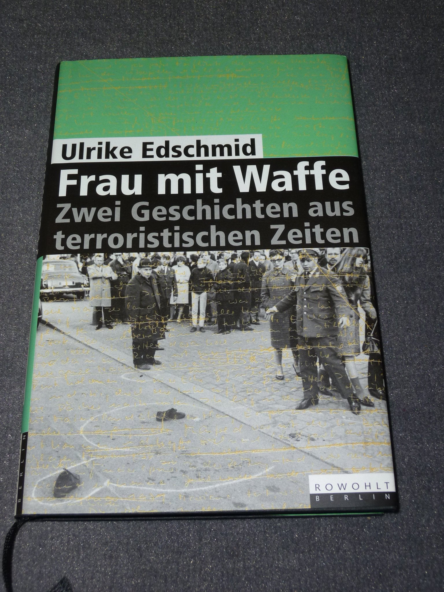 Frau mit Waffe: Zwei Geschichten aus terroristischen Zeiten Contemporary literature
