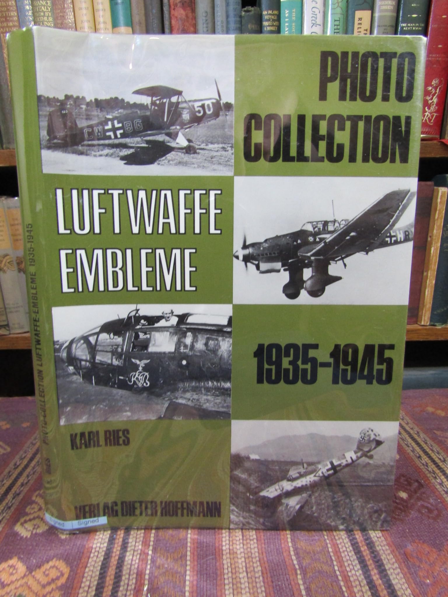 Luftwaffe Embleme 1935 - 1945. Photo Collection. In deutscher und englischer Sprache. Books