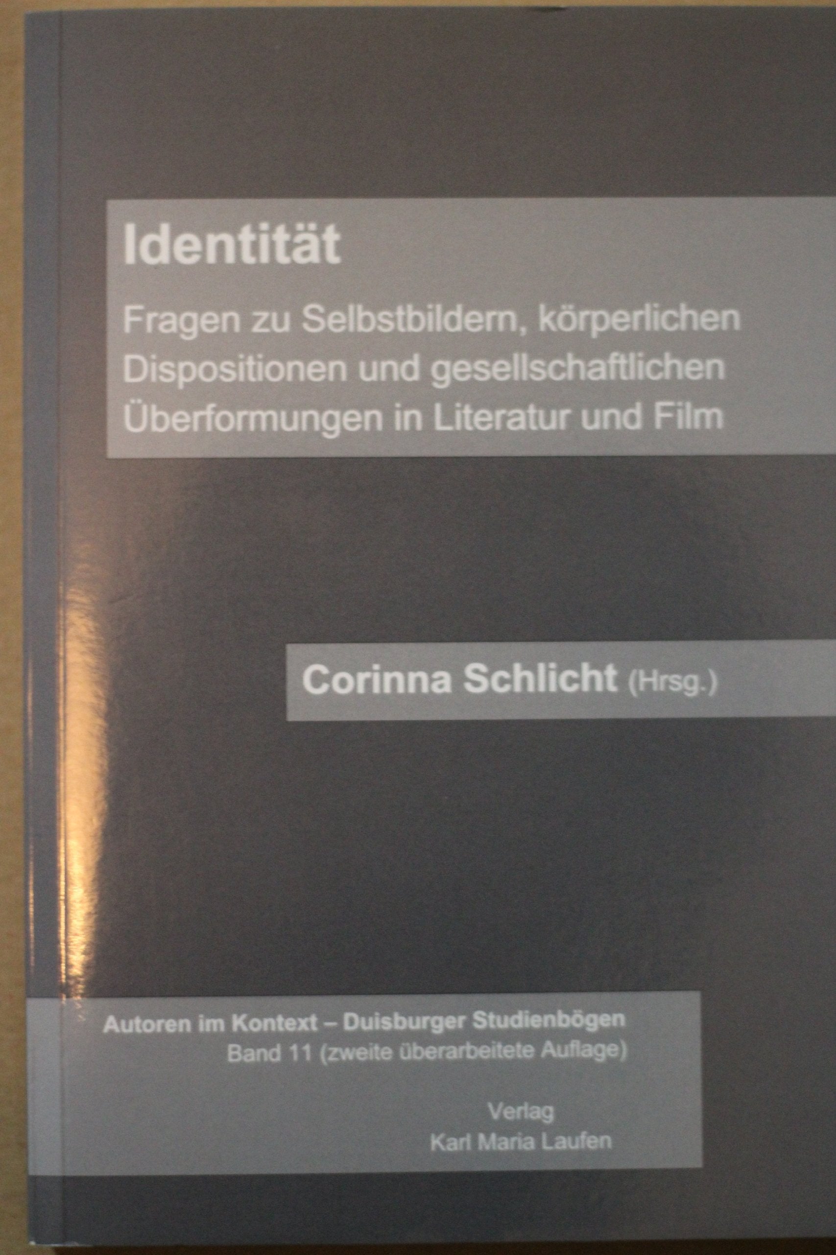 Identität: Fragen zu Selbstbildern, körperlichen Dispositionen und gesellschaftlichen Überformungen in Literatur und Film (Autoren im Kontext - Duisburger Studienbögen) Contemporary literature Books