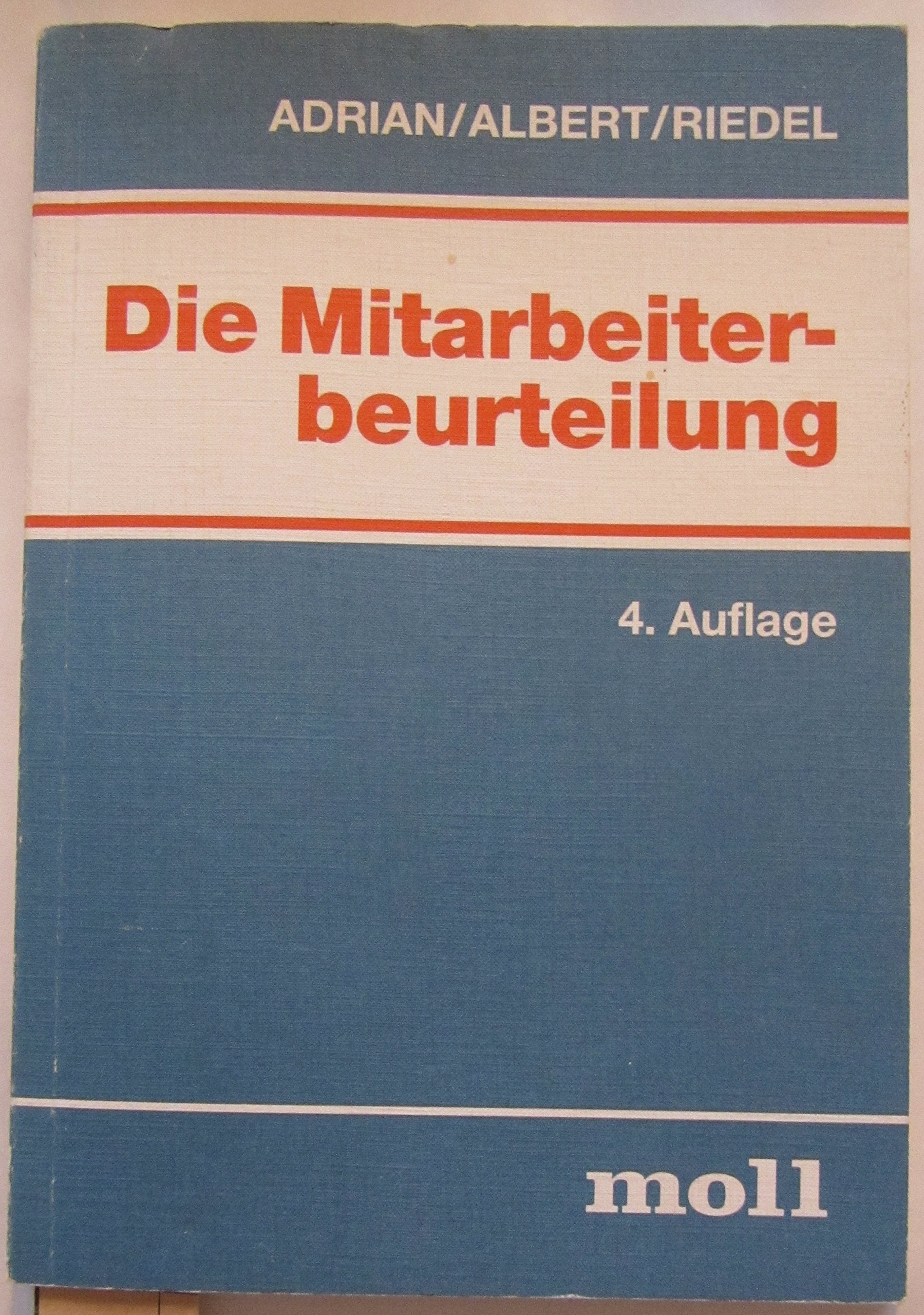 Die Mitarbeiterbeurteilung. Hinweise und Hilfen für Beurteiler Business, Finance & Career