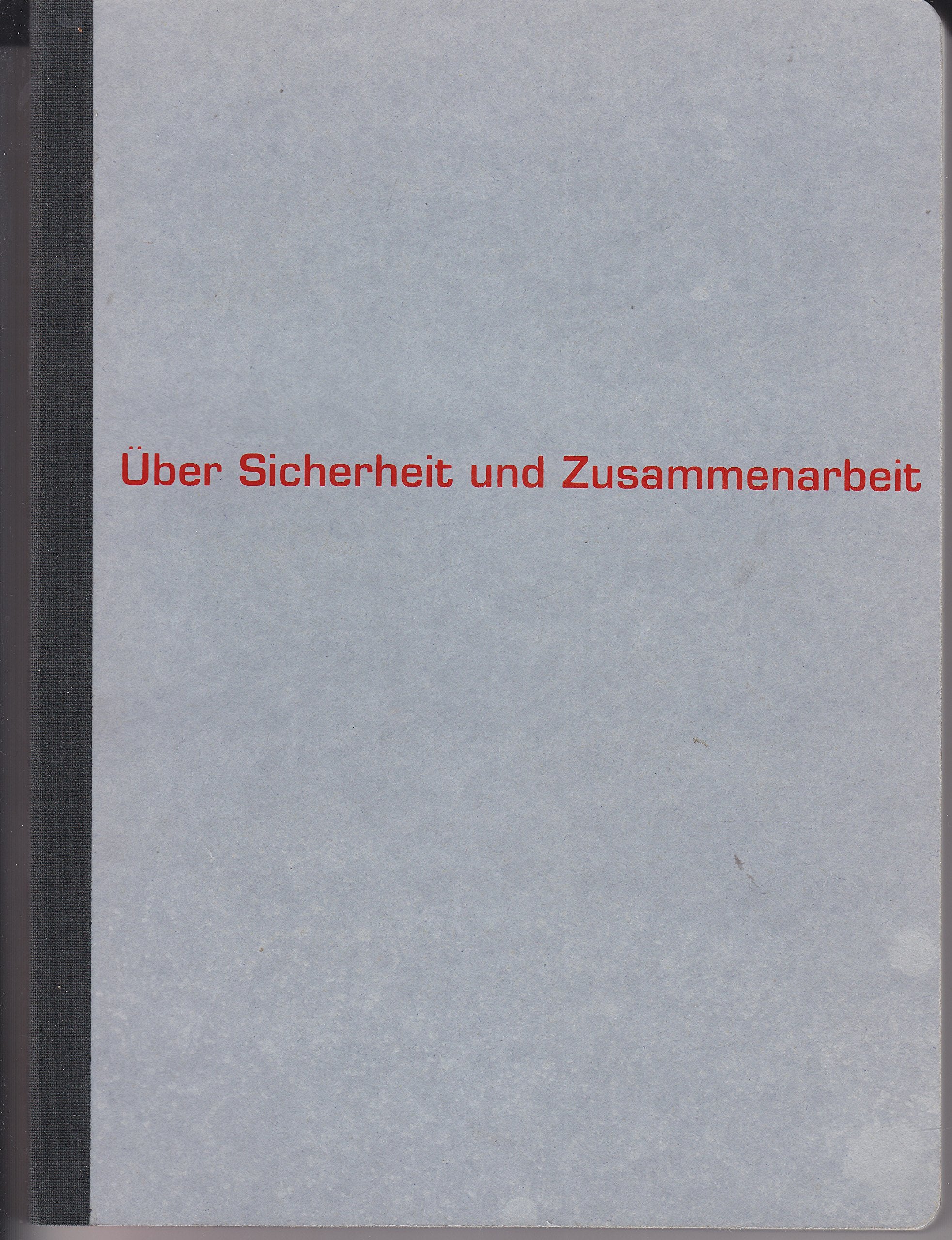 Handbuch über Sicherheit und Zusammenarbeit: Kat. anläßl. d. Ausstellung 'Über Sicherheit und Zusammenarbeit' im Museum f. Gestaltung Zürich 1995/96 Politics & History