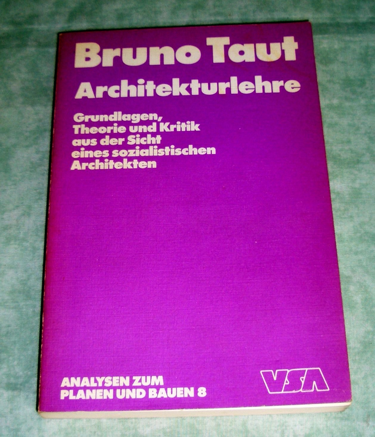 Architekturlehre. Grundlagen, Theorie und Kritik aus der Sicht eines sozialistischen Architekten.(Analysen zum Planen und Bauen 8) Books