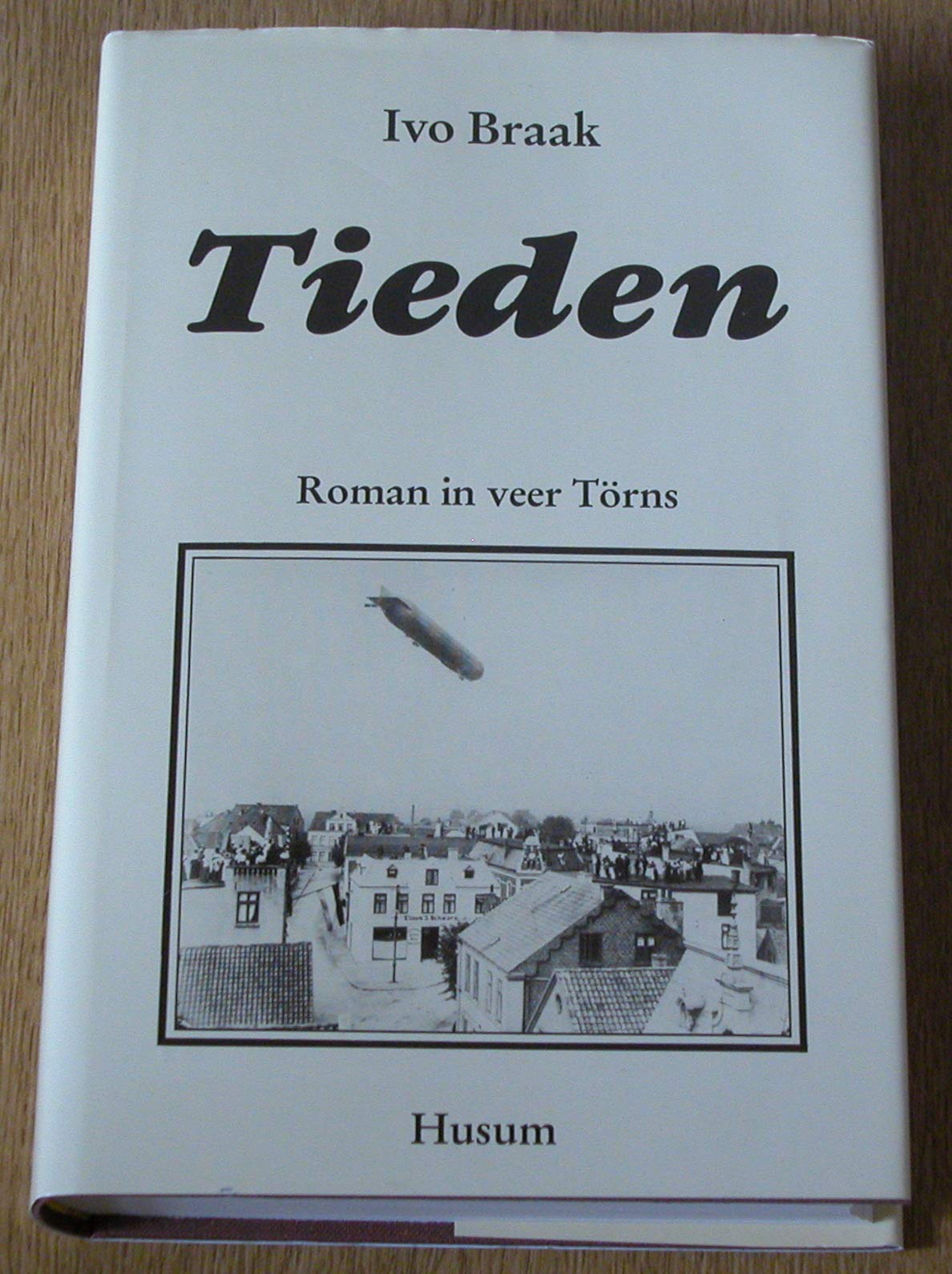 Tieden: Roman in veer Törns Fiction