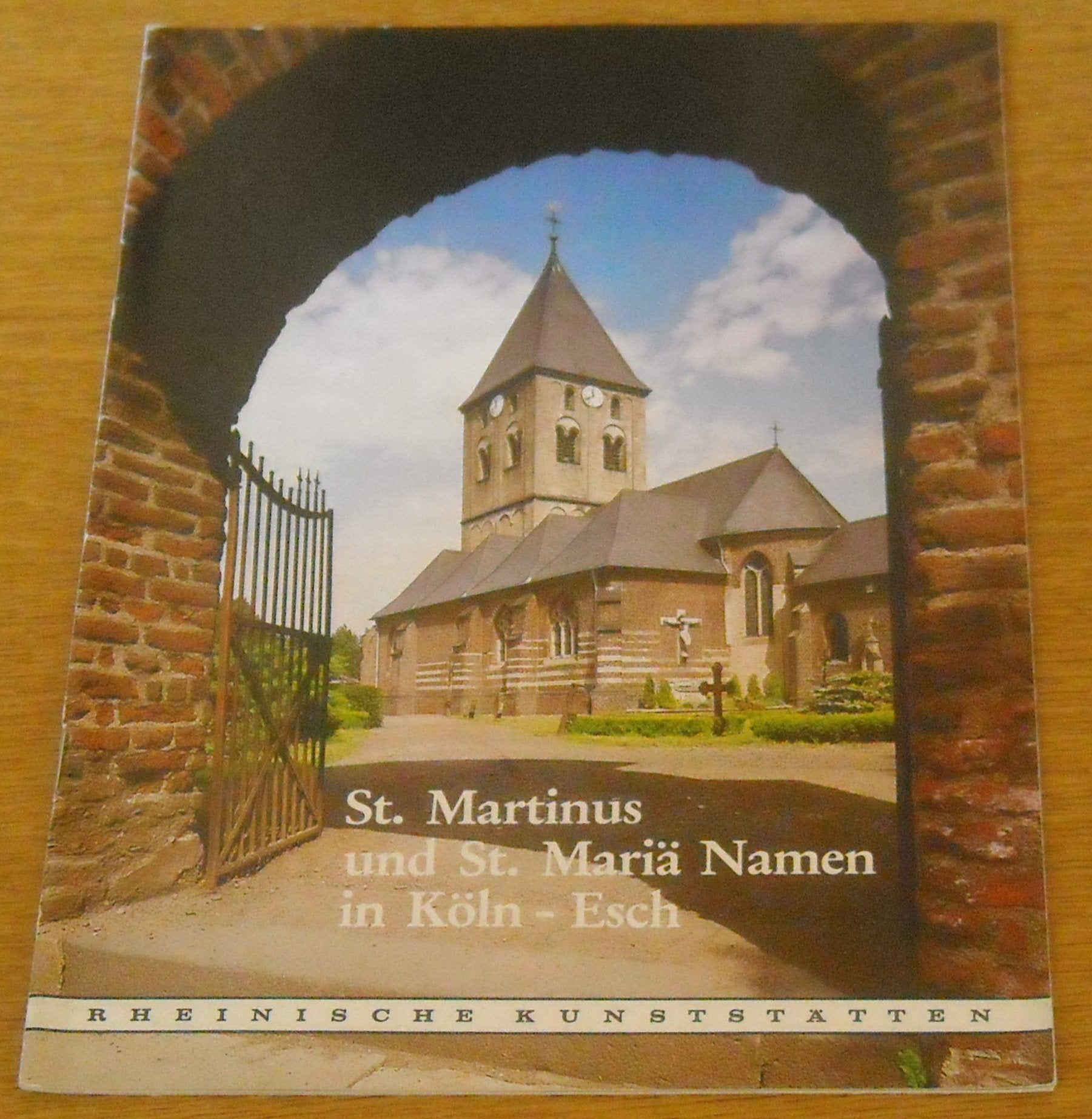 St. Martinus und St. Mariä Namen in Köln-Esch (Rheinische Kunststätten) Books