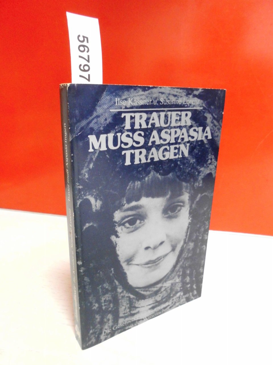 Trauer muß Aspasia tragen. Die Geschichte der Vertreibung der Frau aus der Wissenschaft Natural Sciences