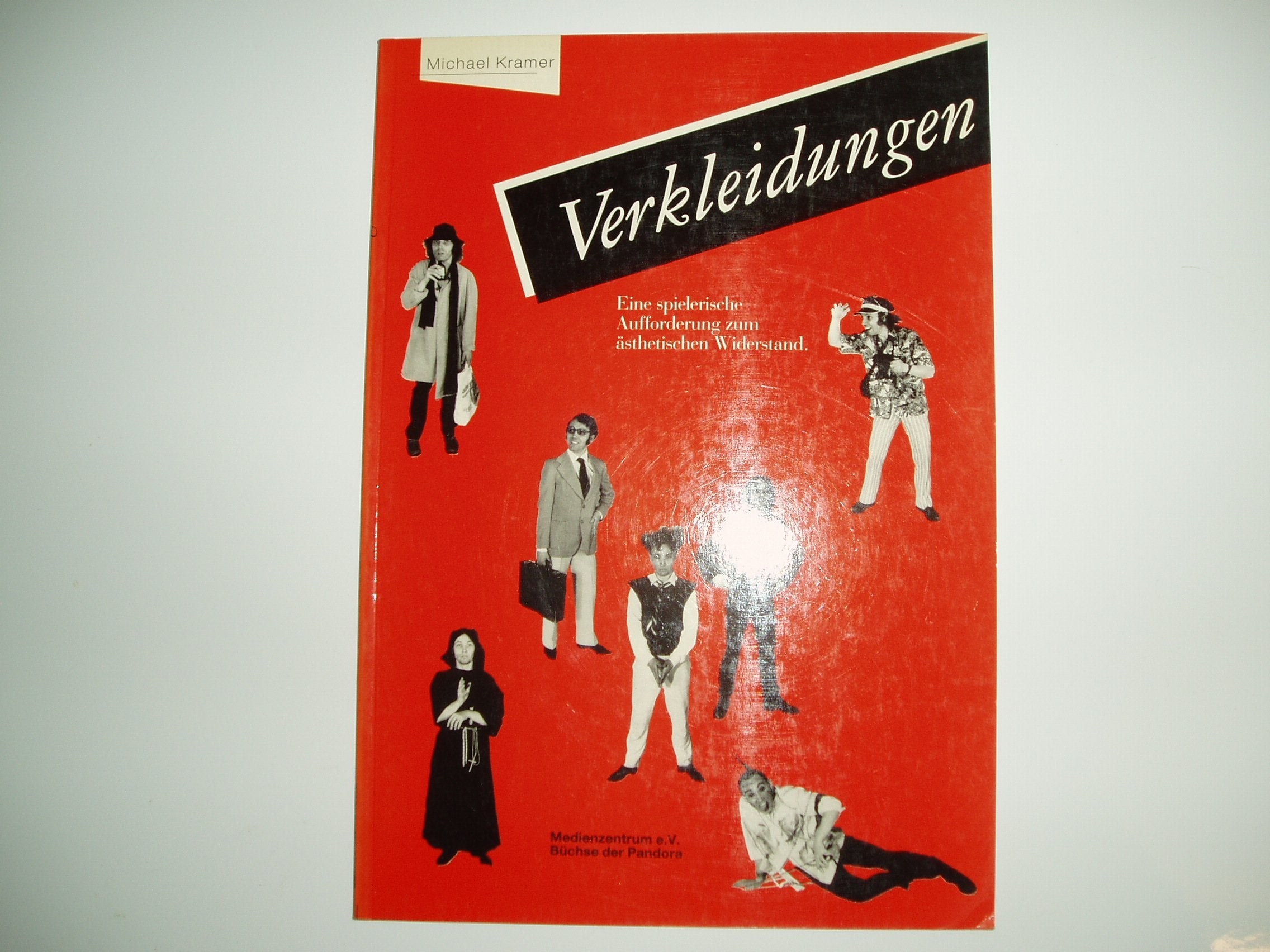 Verkleidungen: Eine spielerische Aufforderung zum ästhetischen Widerstand Books