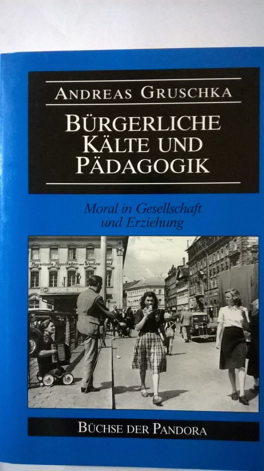 Bürgerliche Kälte und Pädagogik. Moral in Gesellschaft und Erziehung. Books