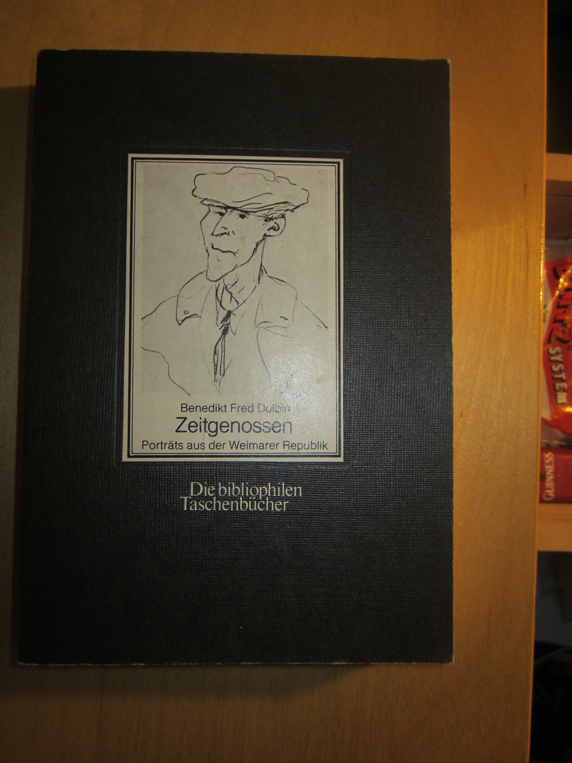 Zeitgenossen. 150 Porträts aus der Weimarer Republik. Books