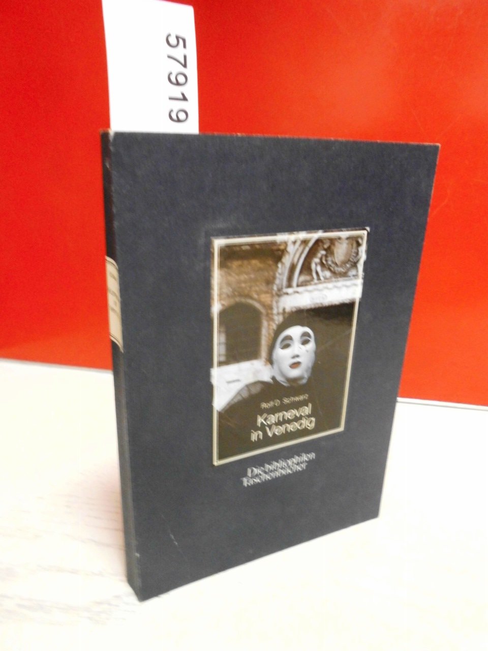 Karneval in Venedig. Second-hand books on film, art and culture