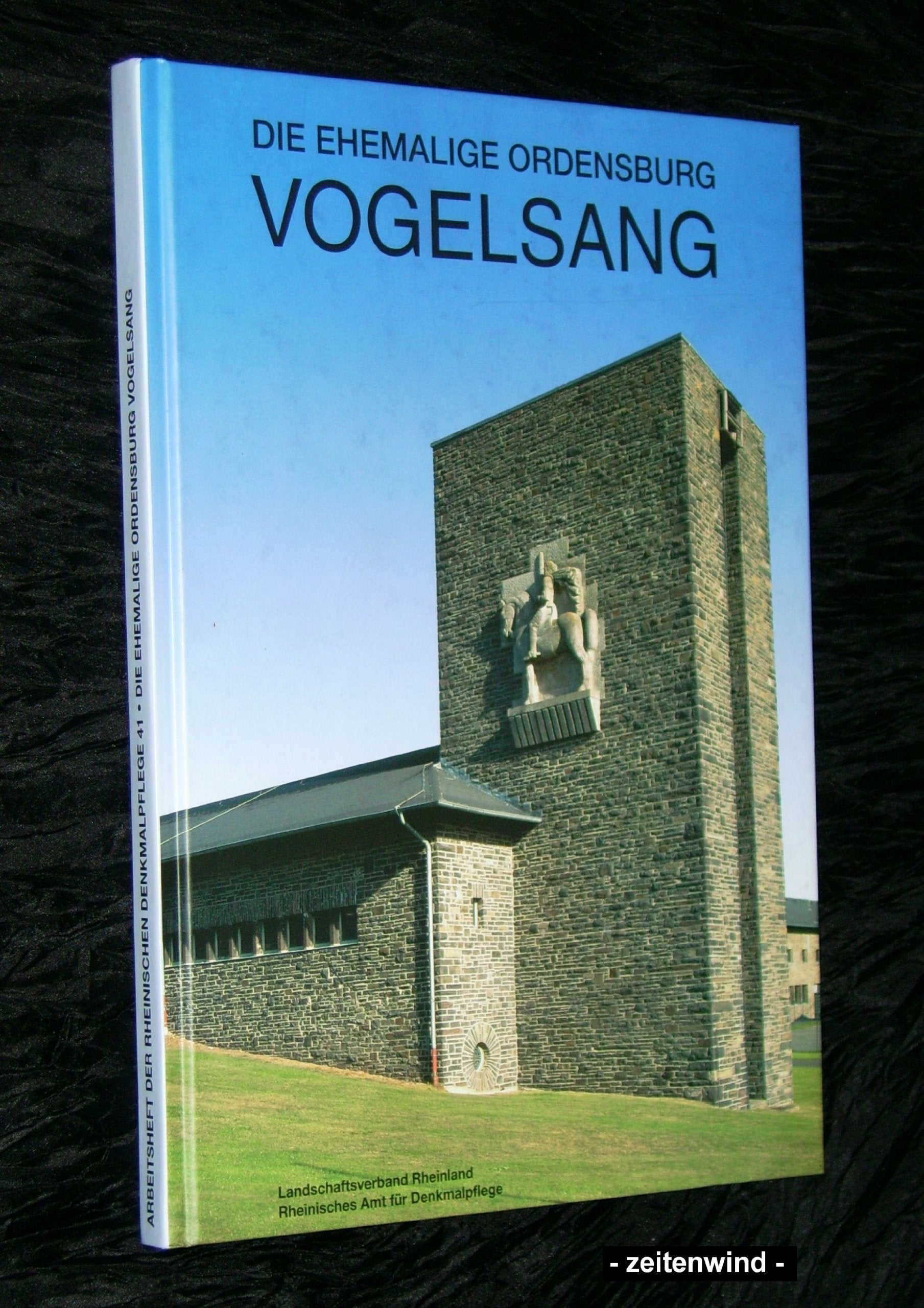 Die ehemalige Ordensburg Vogelsang: Architektur - Bauplastik - Ausstattung - Umnutzung (Arbeitsheft der rheinischen Denkmalpflege) Architecture
