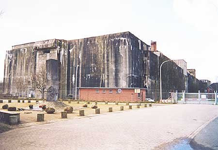 Fabrik für die Ewigkeit: Der U-Boot-Bunker in Bremen-Farge Books