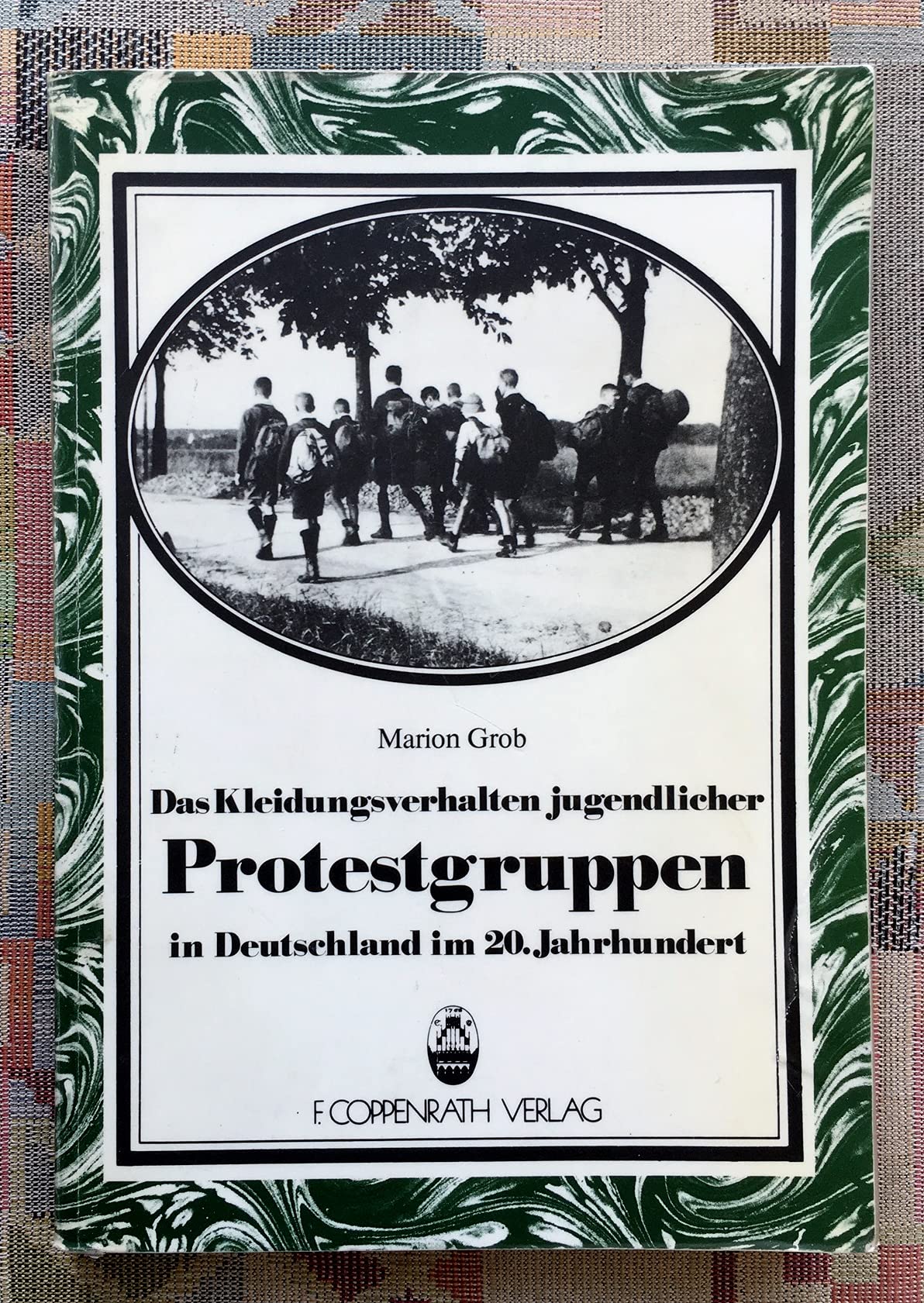 Kleidungsverhalten jugendlicher Protestgruppen im 20. Jahrhundert am Beispiel der Wandervogel- und Studentenbewegung (Beiträge zur Volkskultur in Nordwestdeutschland) General education