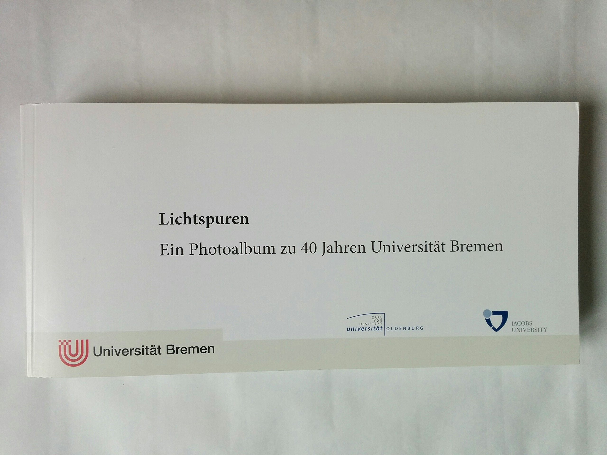 Lichtspuren: ein Photoalbum zu 40 Jahren Universität Bremen ; Kurs Nordwest: Brückenbauer und größere Forschungseinrichtungen in den Sozialwisenschaften "und umzu" Politics & History