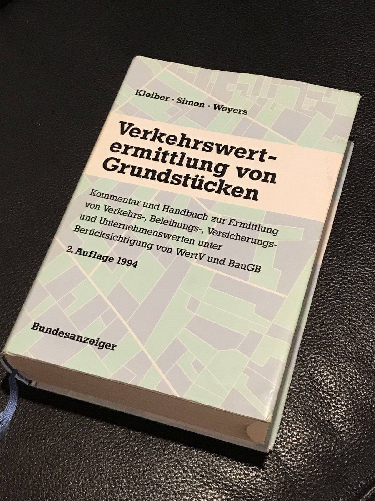 Verkehrswertermittlung von Grundstücken: Handbuch zur Ermittlung von Verkehrs-, Beleihungs-, Versicherungs- und Unternehmenswerten unter Berücksichtigung von WertV und BauGB Law