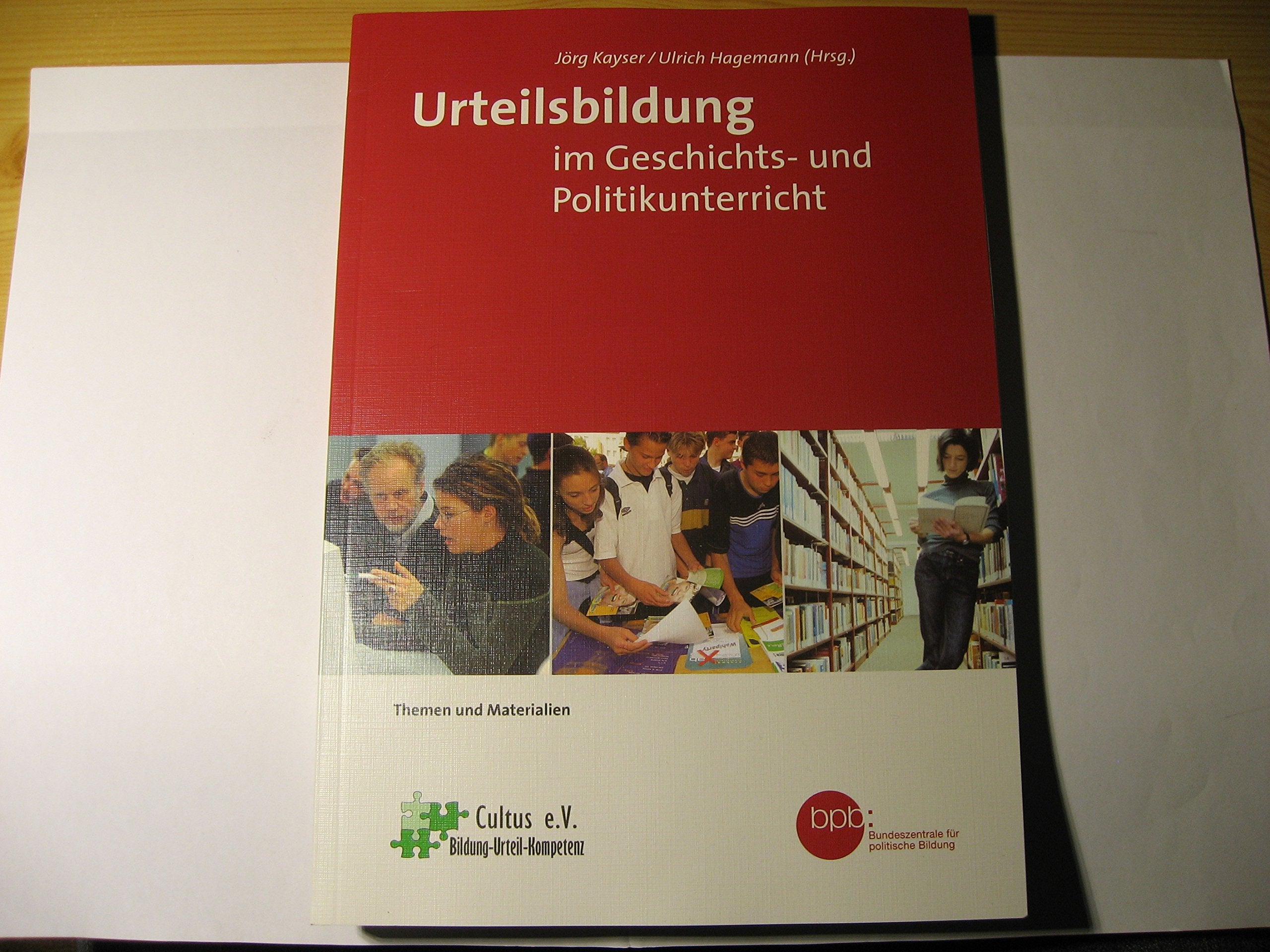 Urteilsbildung im Geschichts- und Politikunterricht. Themen und Materialien (Fachdidaktische Hilfen 3) Memories