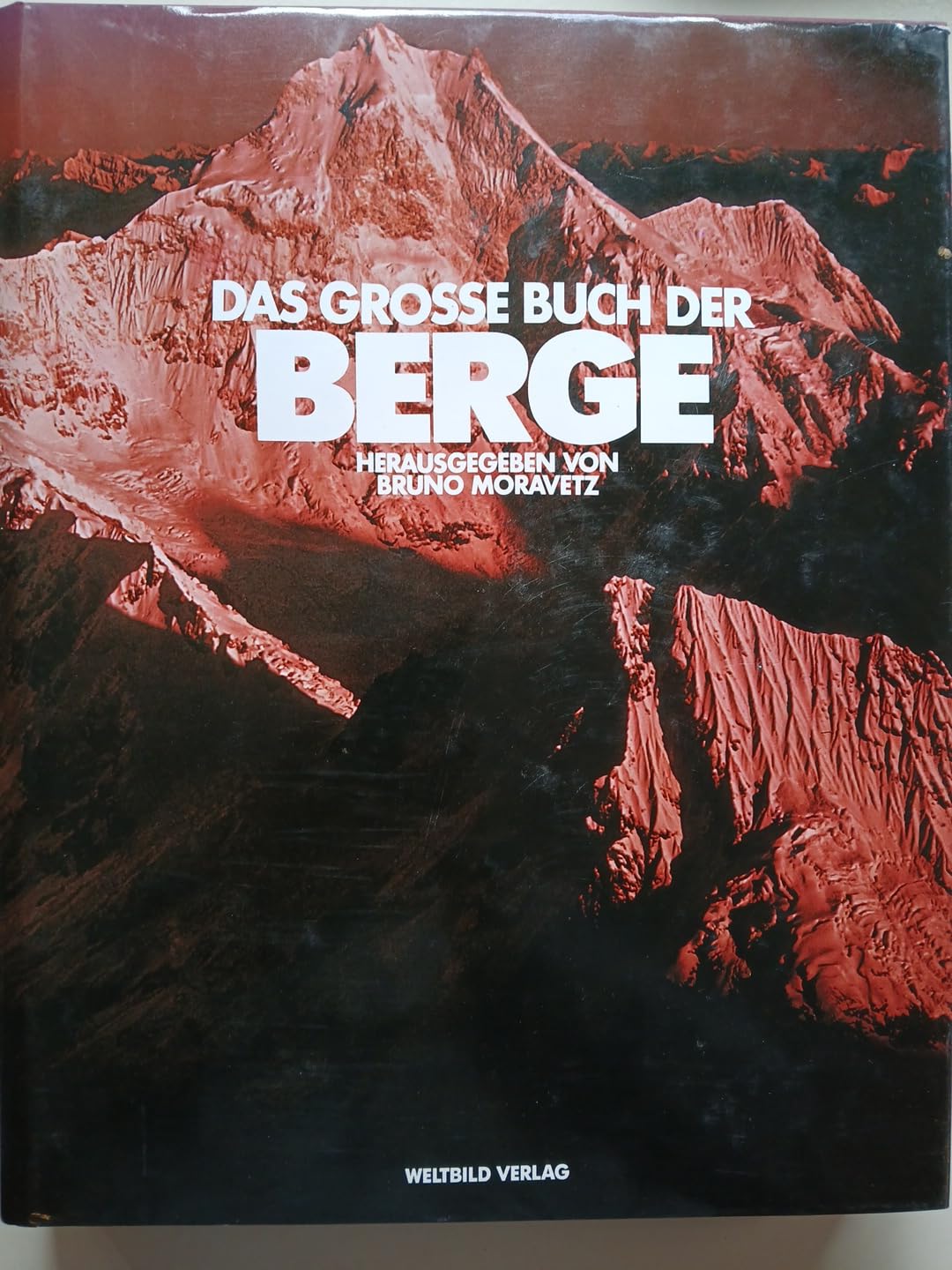 Das große Buch der Berge - Umfangreicher Bildband Politics & Society