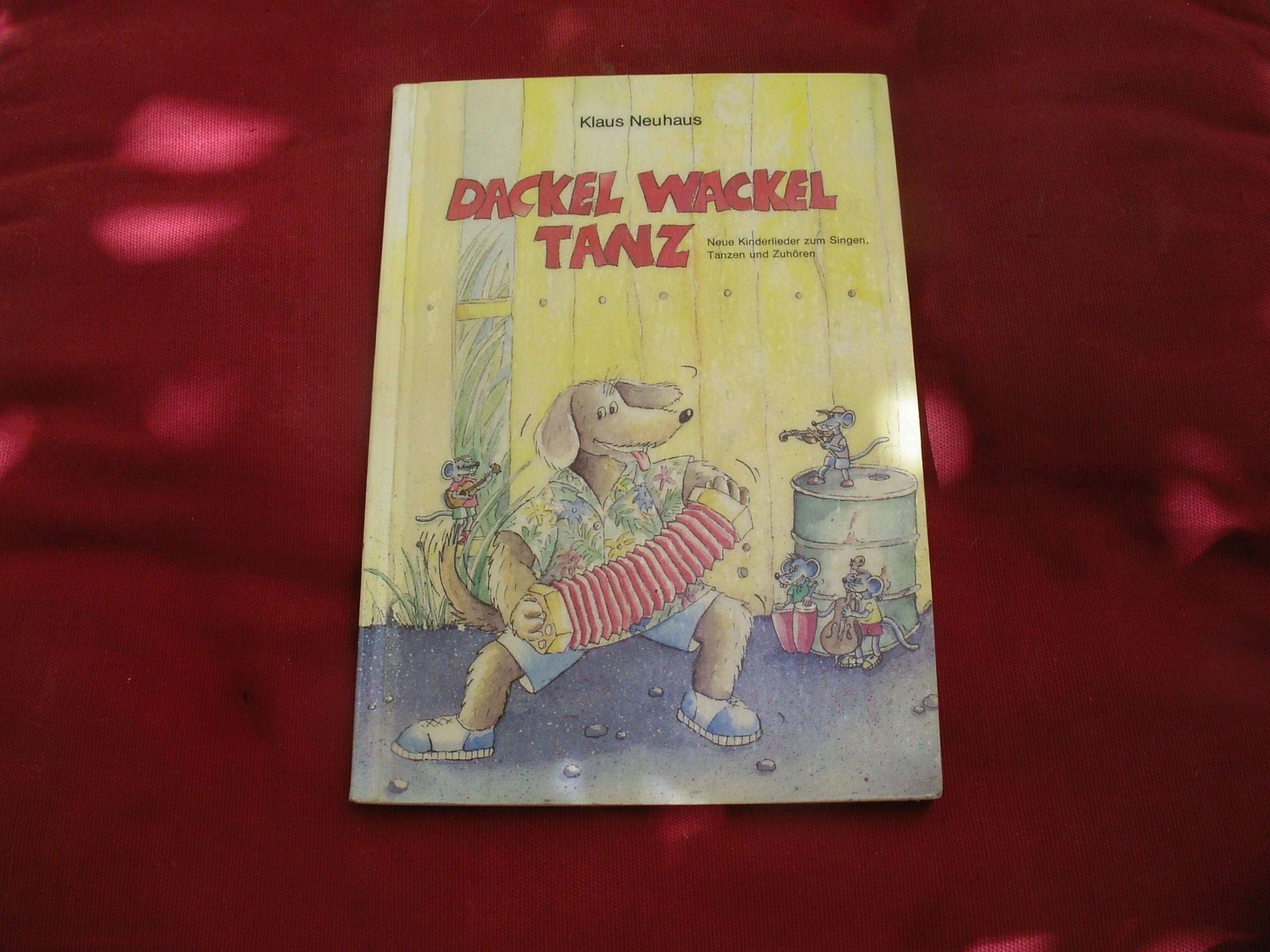 Dackelwackeltanz: Neue Kinderlieder zum Singen und Tanzen Non-fiction