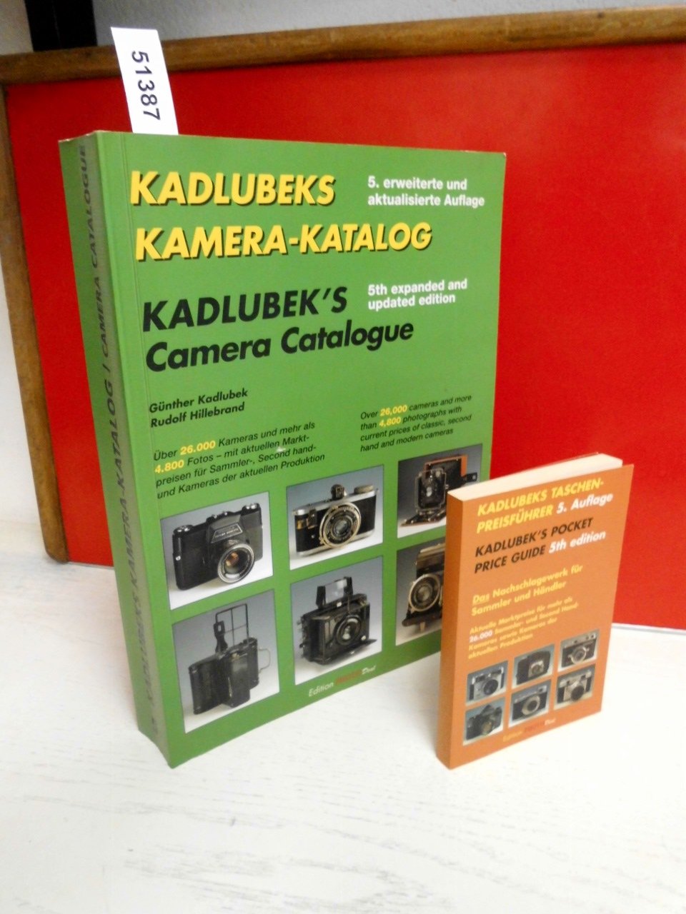 Kadlubeks Kamera Katalog. Kadlubek's Camera Catalogue: Über 26.000 Kameras. Mit aktuellen Marktpreisen für Sammler- u. Second hand-Kameras sowie ... Z. Tl. dtsch.-engl.-französ.-span. Hobbies & Crafts