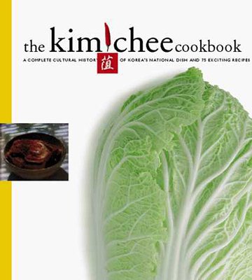 Das Kimchee-Kochbuch : Bildband mit Originalrezepten /The Kimchee Cookbook: Feuriger Geschmack und Kulturgeschichte des koreanischen Nationalgerichts ... of Korea's national dish. Text in Englisch Cooking & Enjoying