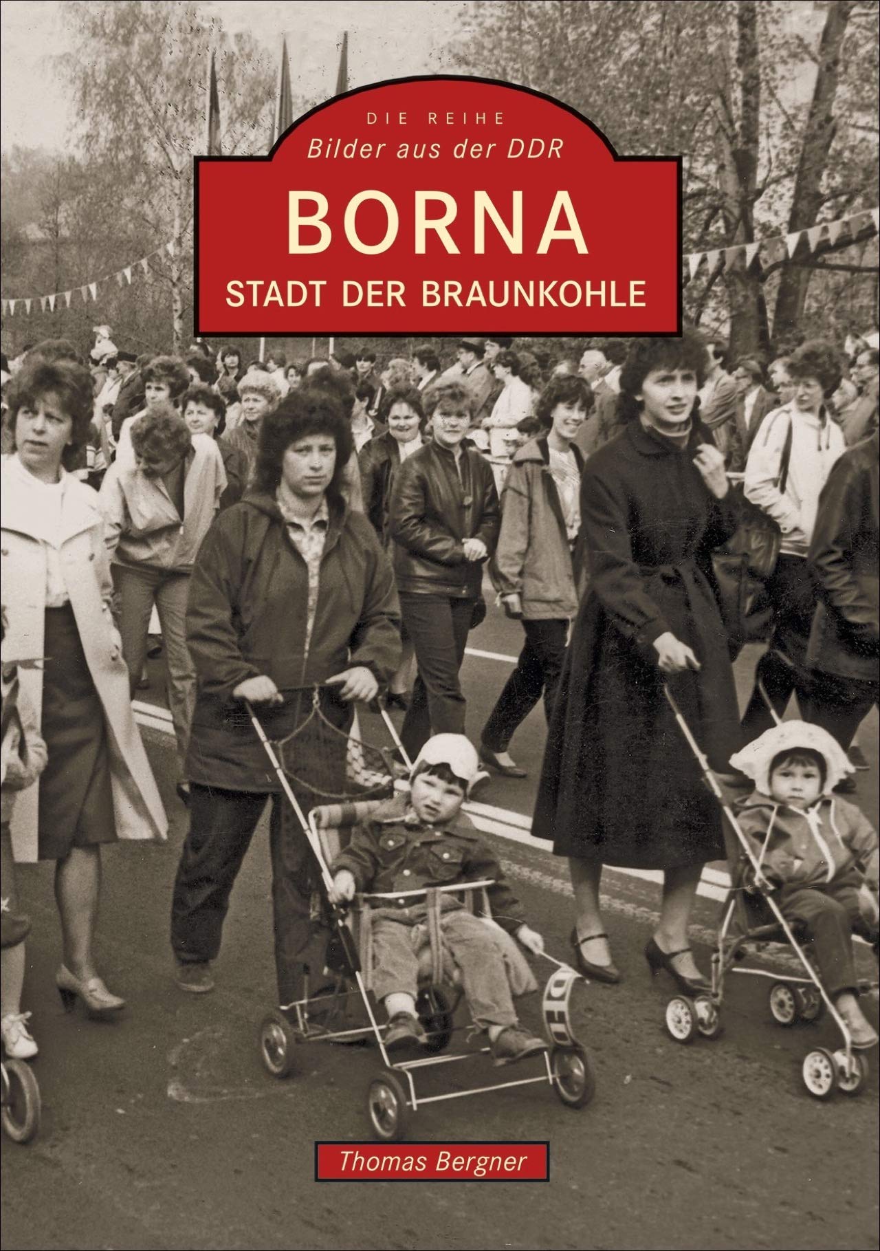 Über 200 Bilder erinnern an bewegte Zeiten in Borna, der Stadt der Braunkohle. Die DDR-Zeitreise zeigt das Leben der Menschen, aber auch den Einfluss der Bergbauindustrie und Energiewirtschaft. Travel