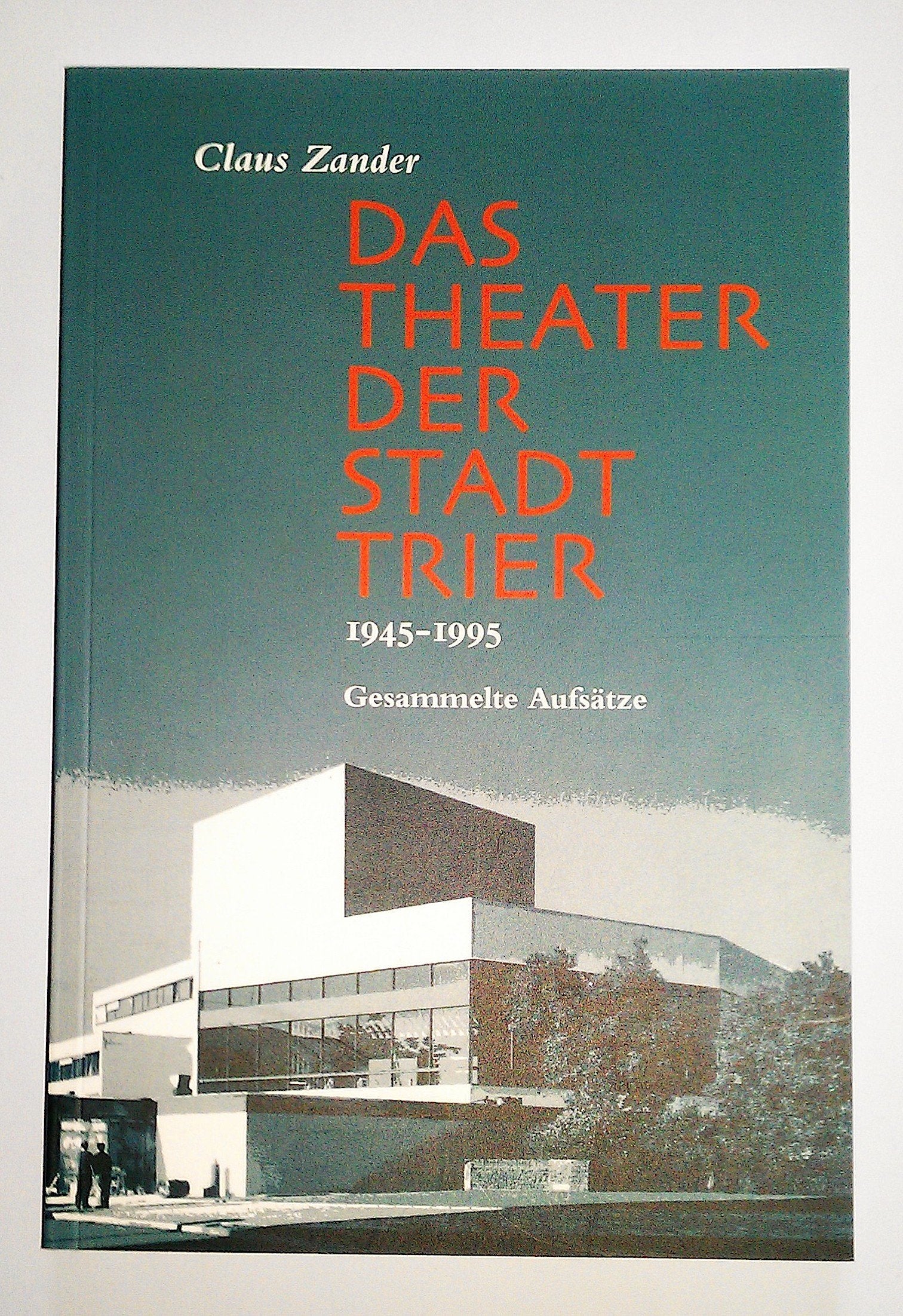 Das Theater der Stadt Trier 1945-1995: Gesammelte Aufsätze Film, Art & Culture