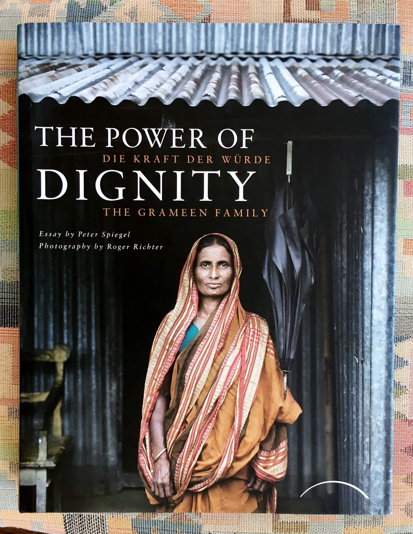 The Power of Dignity - Die Kraft der Würde: The Grameen Family Essays & Short Stories